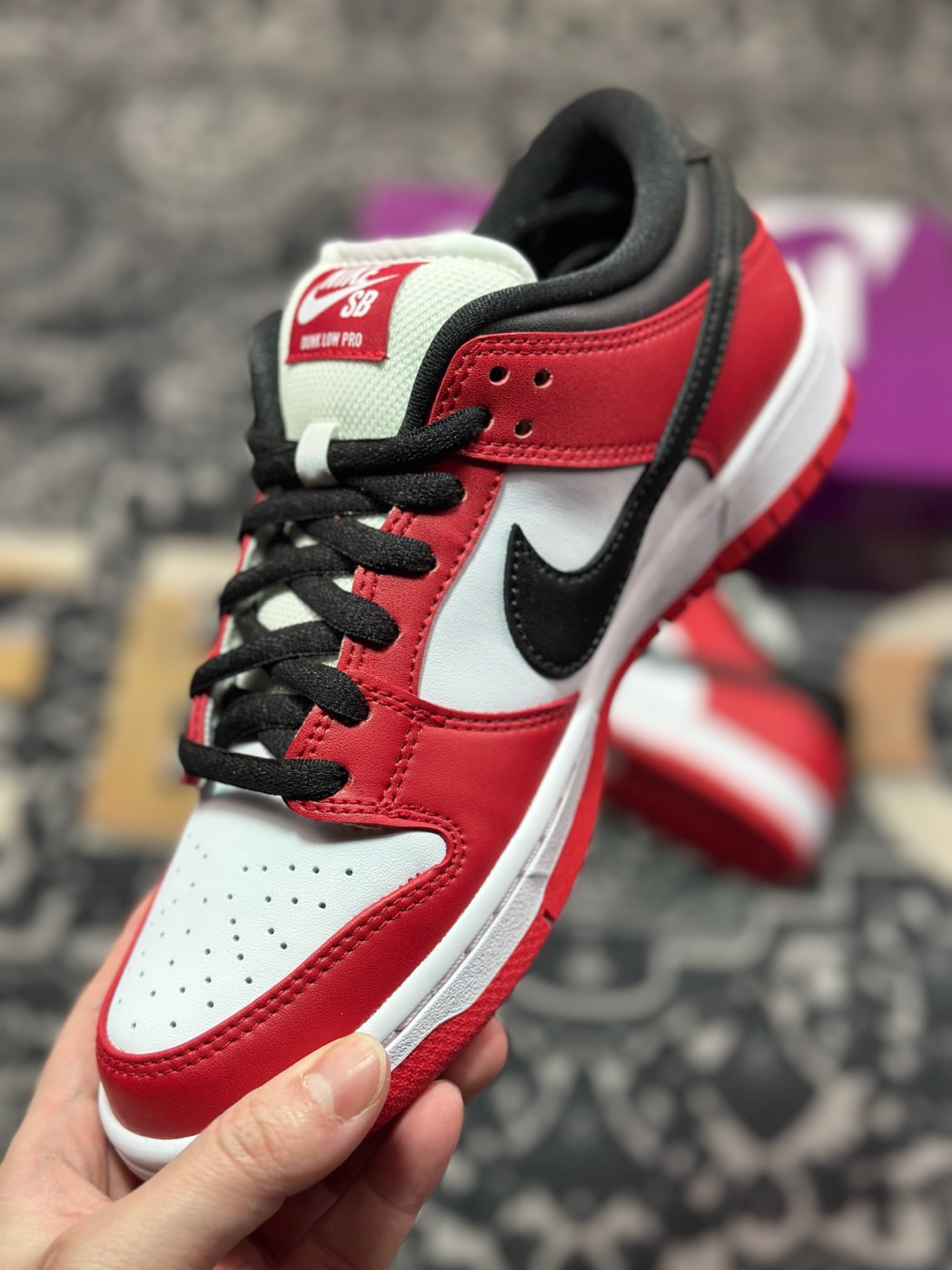 A9220  NK SB Dunk Low 芝加哥黑白红    BQ6817-600