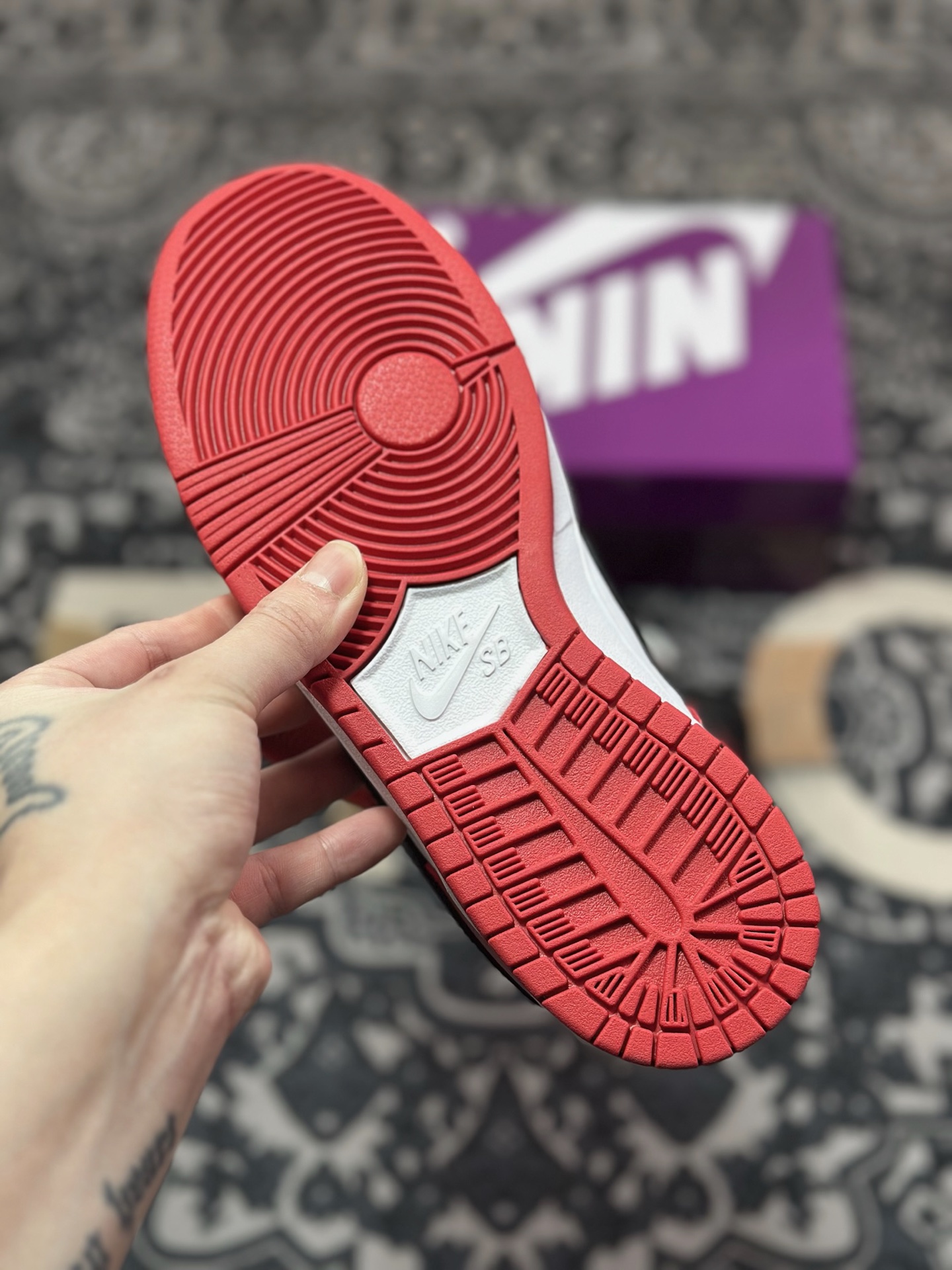 A9220  NK SB Dunk Low 芝加哥黑白红    BQ6817-600