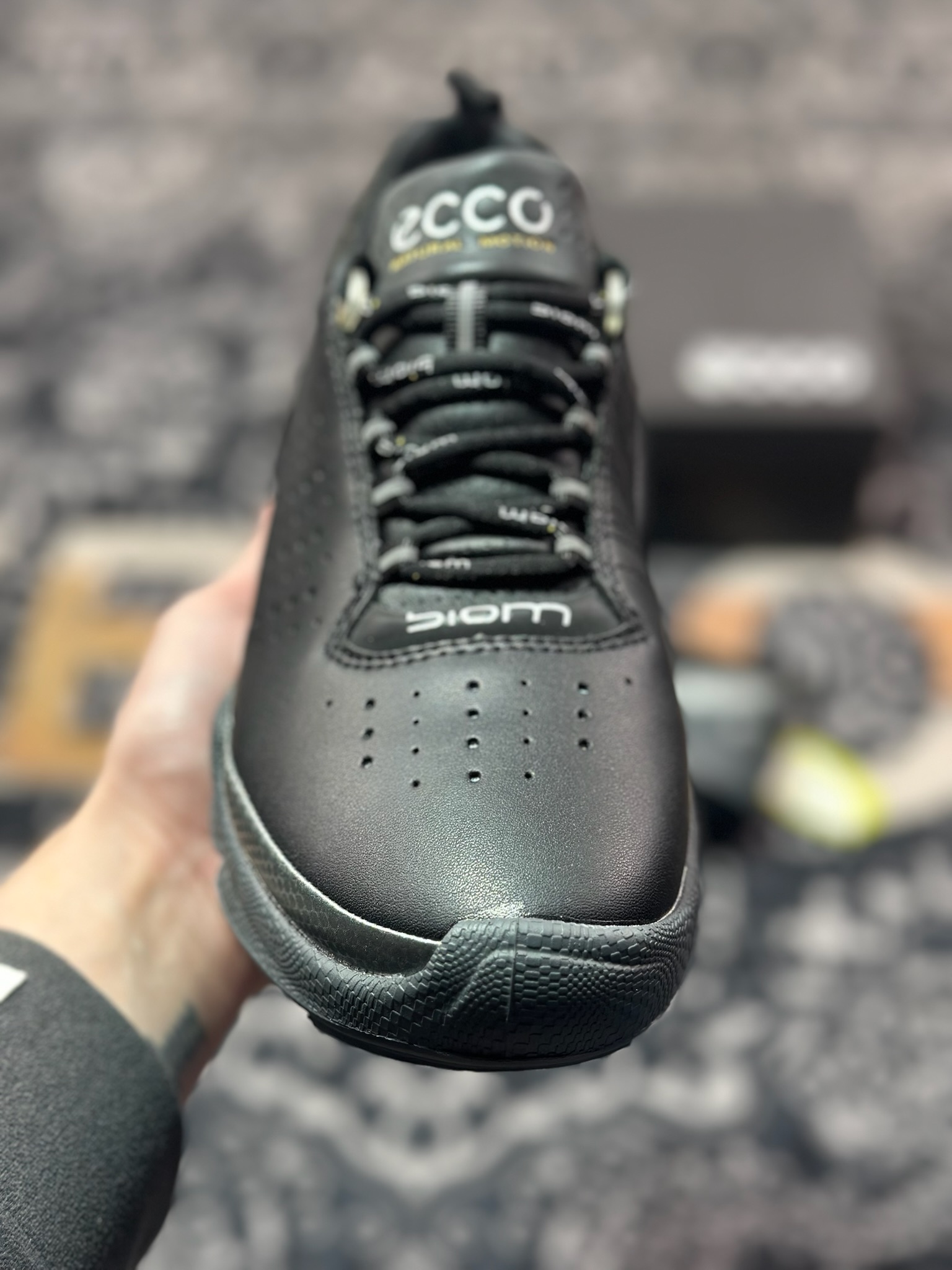 B7300  ECCO爱步男款运动鞋 真皮透气休闲防滑跑步鞋