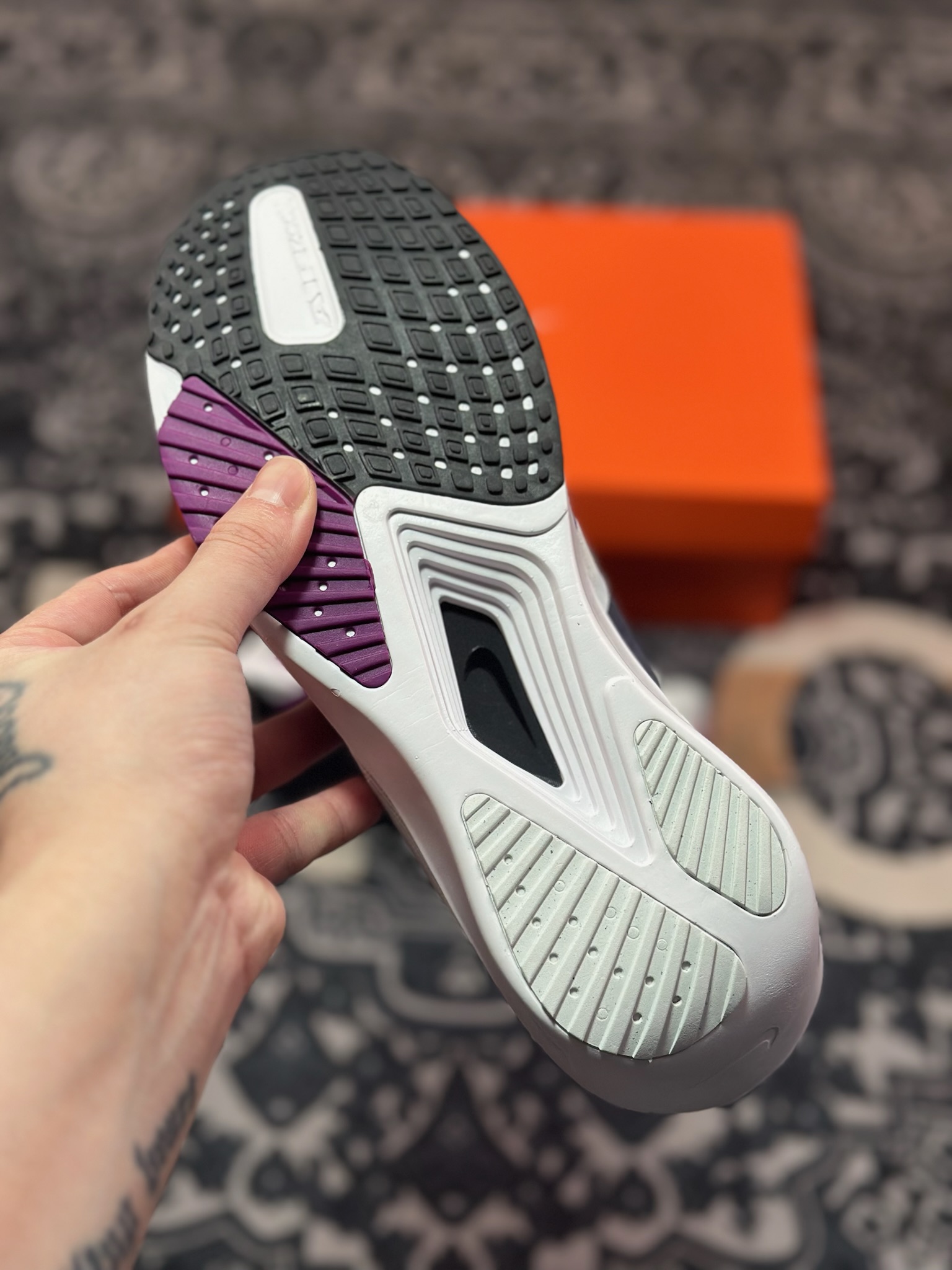 A4180  Nk Zoom Rival Fly 4 耐克超弹轻盈跑步鞋  FV6040-100