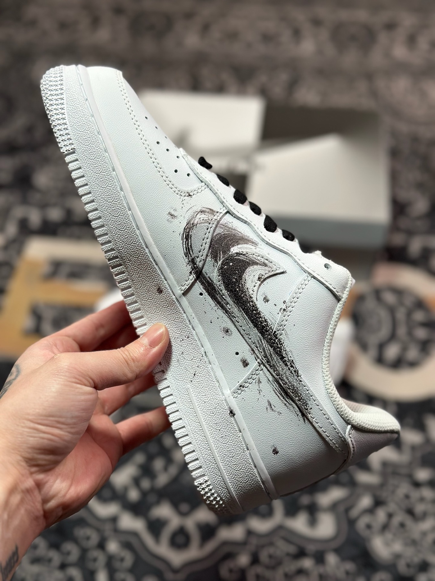 B4260  Nike Air Force 1 07 Low”Nezha”空军一号板鞋“皮革白黑哪吒水墨涂鸦” ZH0316-062