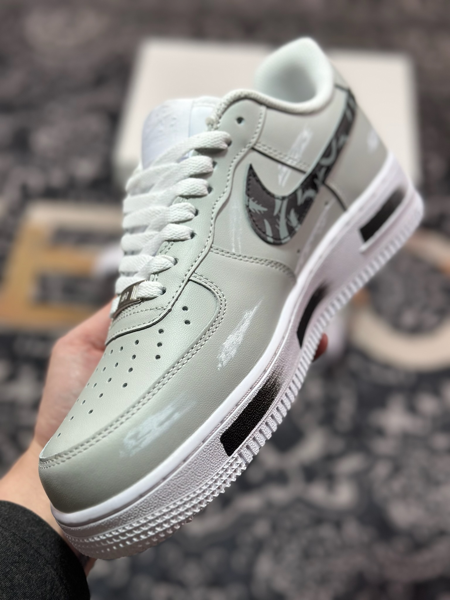 B2240  耐克Nike Air Force 1'07 Low”Graffiti”空军一号低帮板鞋“皮革浅灰白黑涂鸦” CW2288-111
