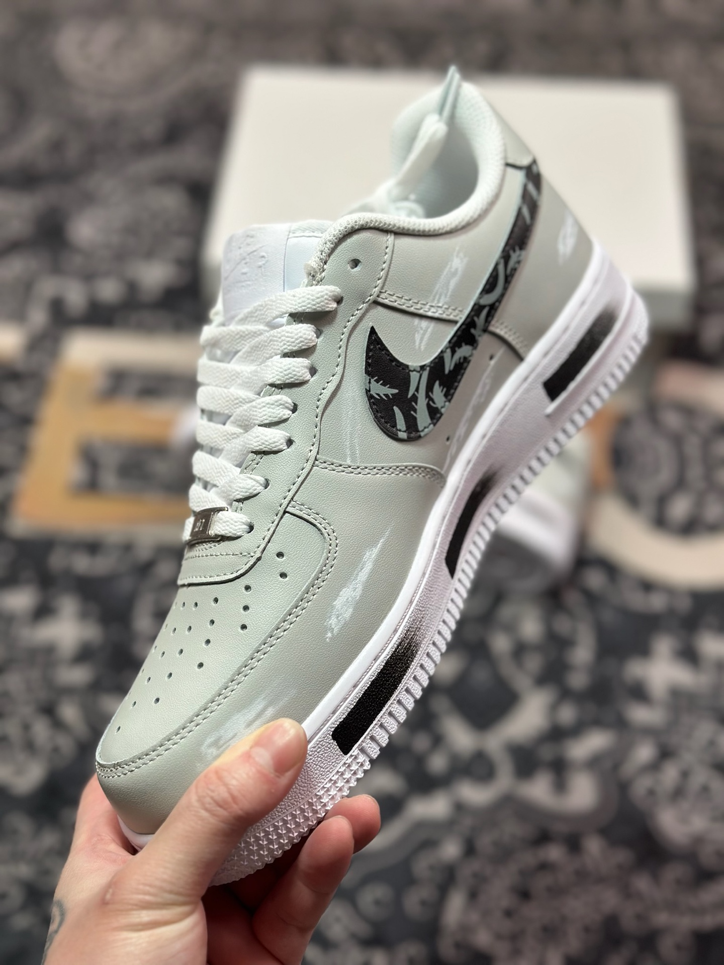 B2240  耐克Nike Air Force 1'07 Low”Graffiti”空军一号低帮板鞋“皮革浅灰白黑涂鸦” CW2288-111