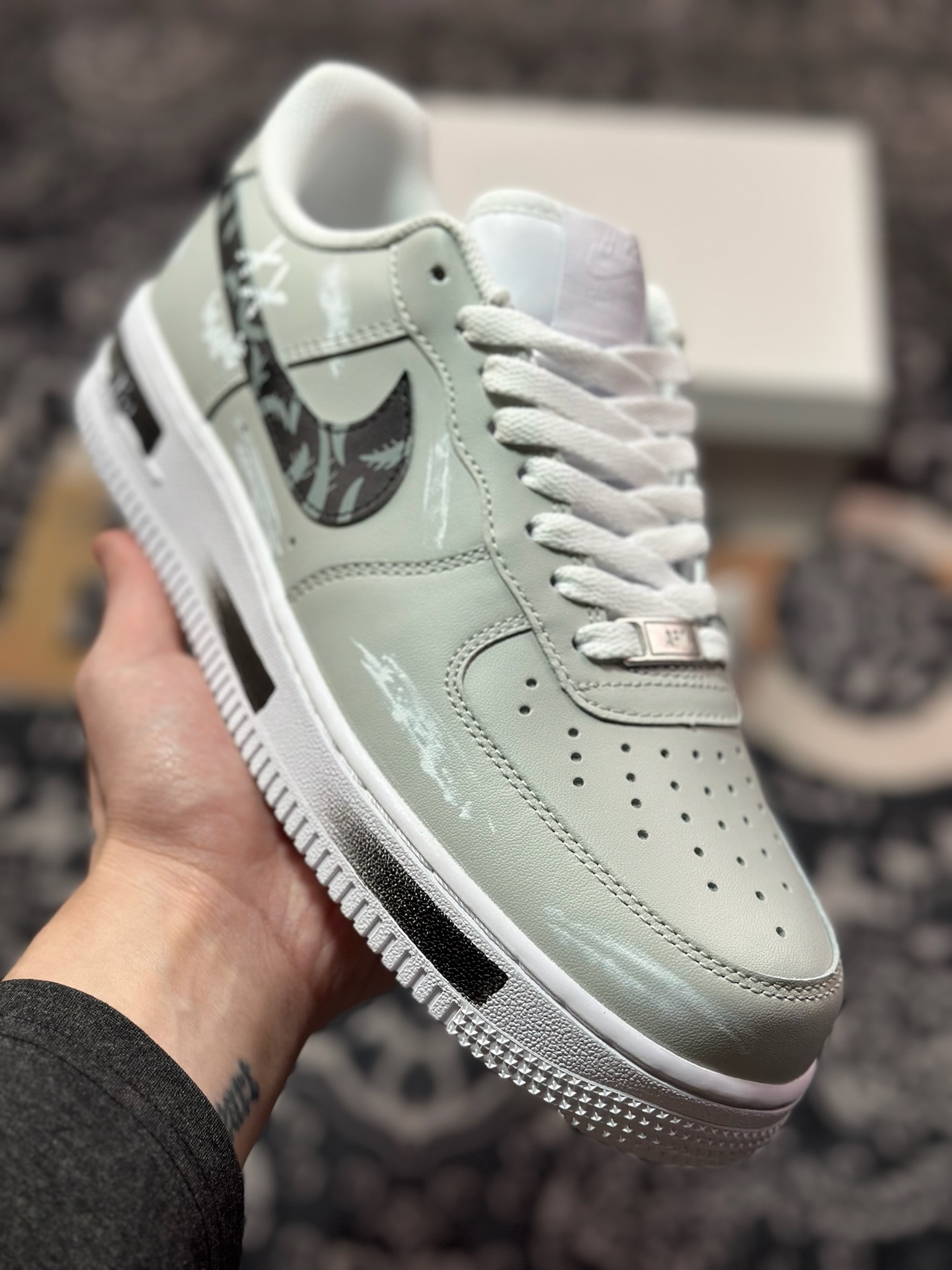 B2240  耐克Nike Air Force 1'07 Low”Graffiti”空军一号低帮板鞋“皮革浅灰白黑涂鸦” CW2288-111