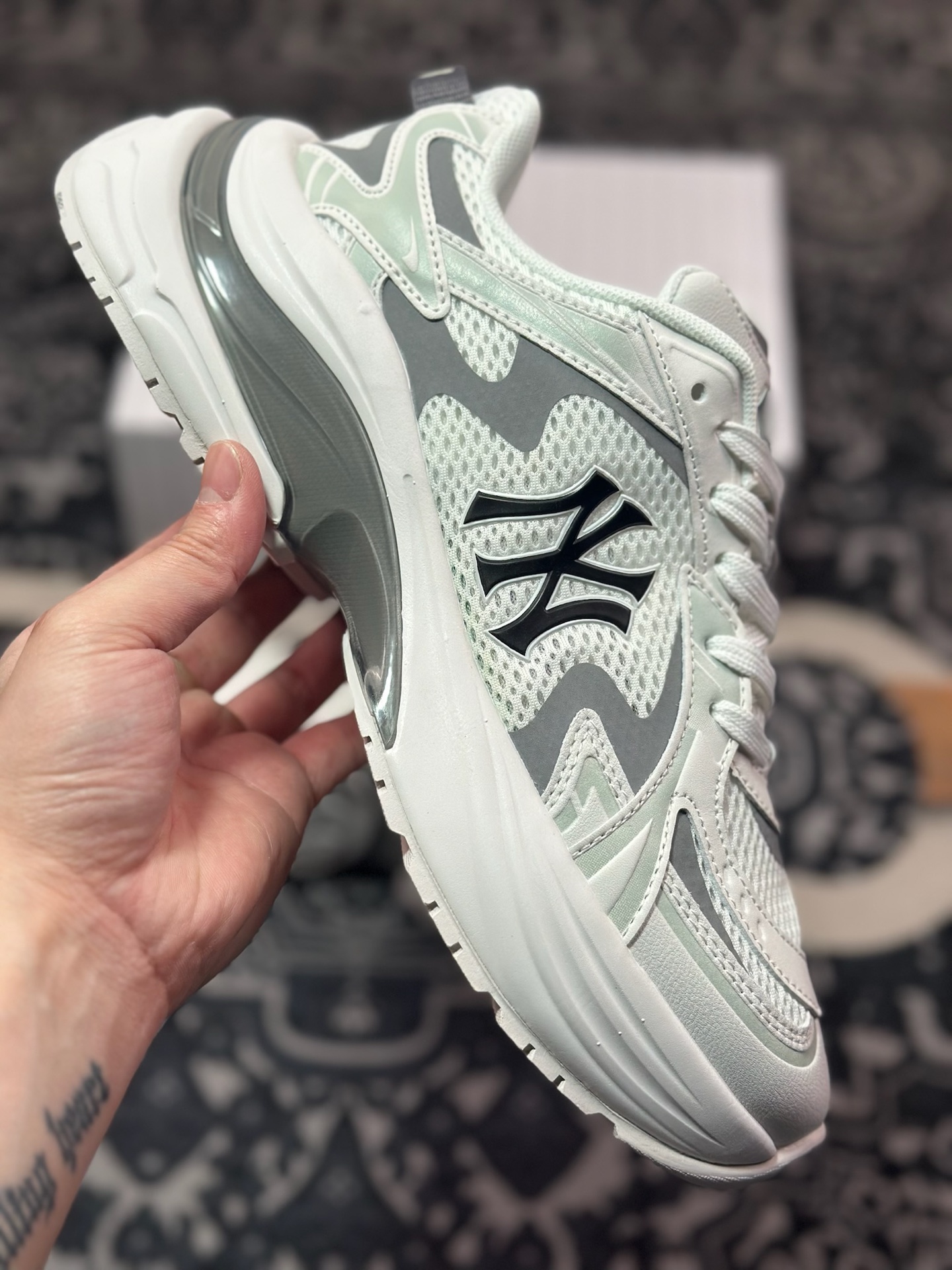 A9220  New York Yankees x MLB BigBall Chunky Curve 大球曲线系列低帮慢跑鞋“米白深灰黑” 3ARNSPL4N-GP011