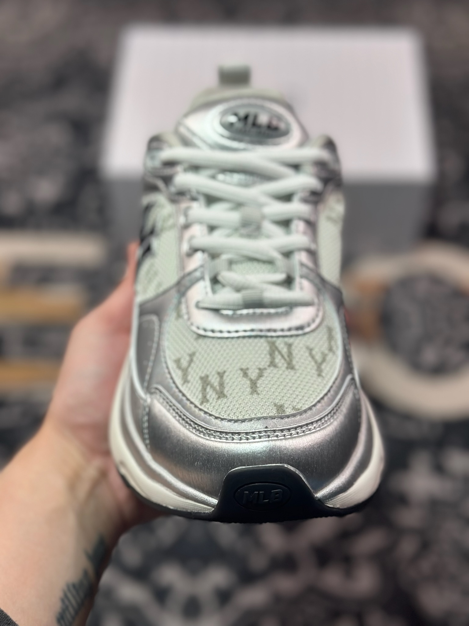 A9220  New York Yankees x MLB BigBall Chunky Curve 大球曲线系列低帮慢跑鞋“银白浅灰黑”
