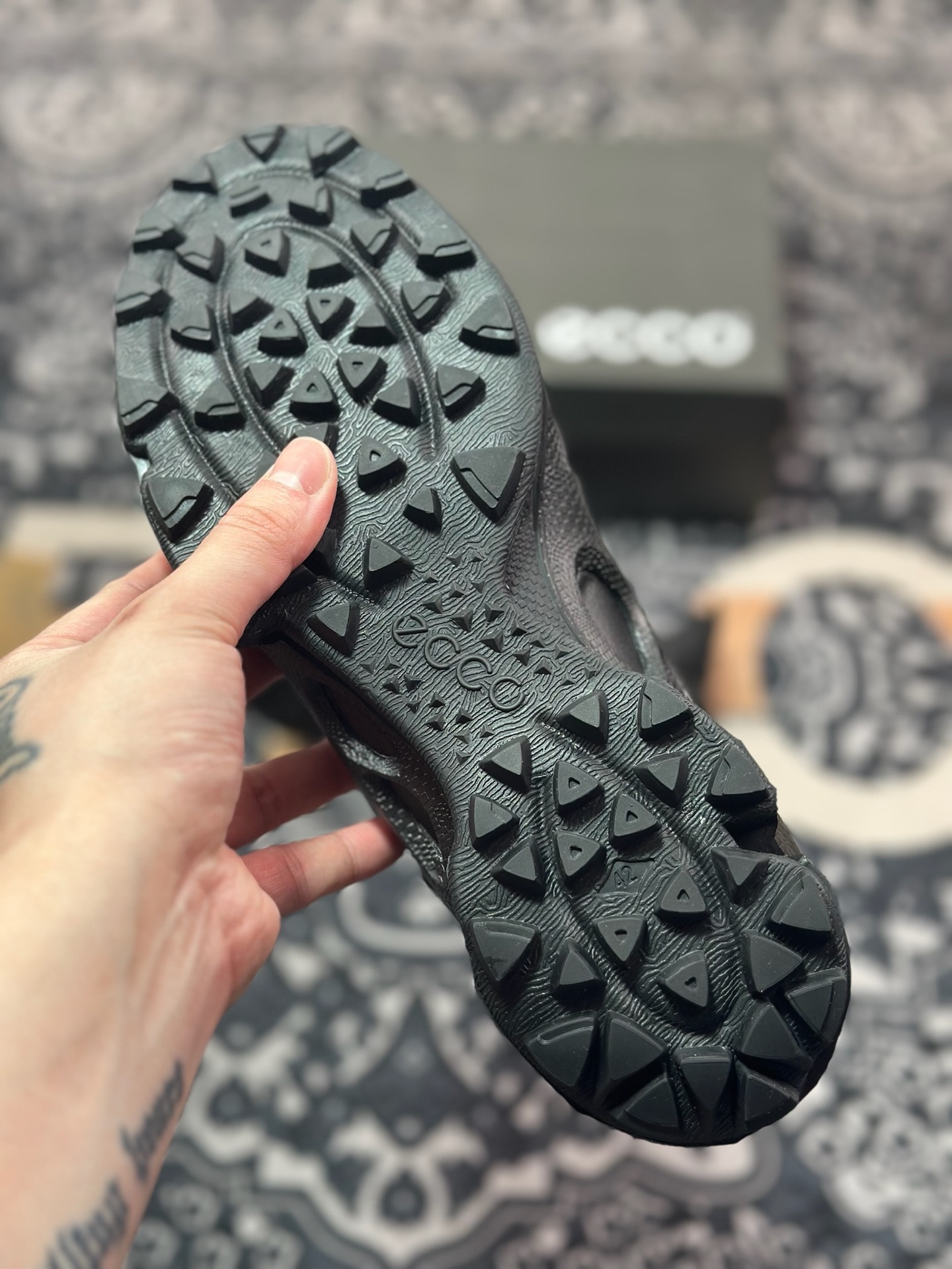 B7300  ECCO爱步防水运动鞋男 皮面休闲鞋户外男鞋