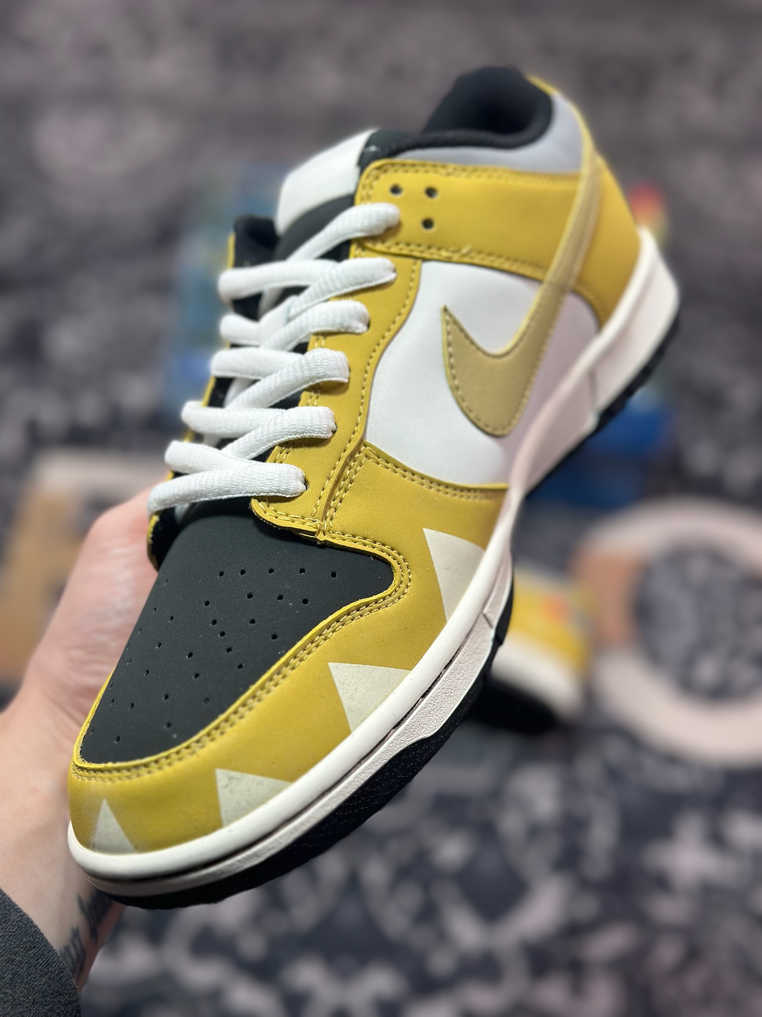 B6300  Nk SB Dunk Low 恐龙战队系列 剑齿虎配色  低帮休闲板鞋  ZZ1998-005