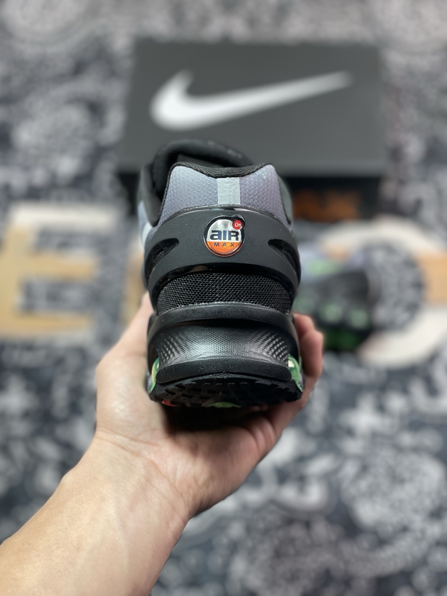 Nike Air Max Dn8 运动舒适减震 低帮跑步鞋 FQ7860-003 黑灰色