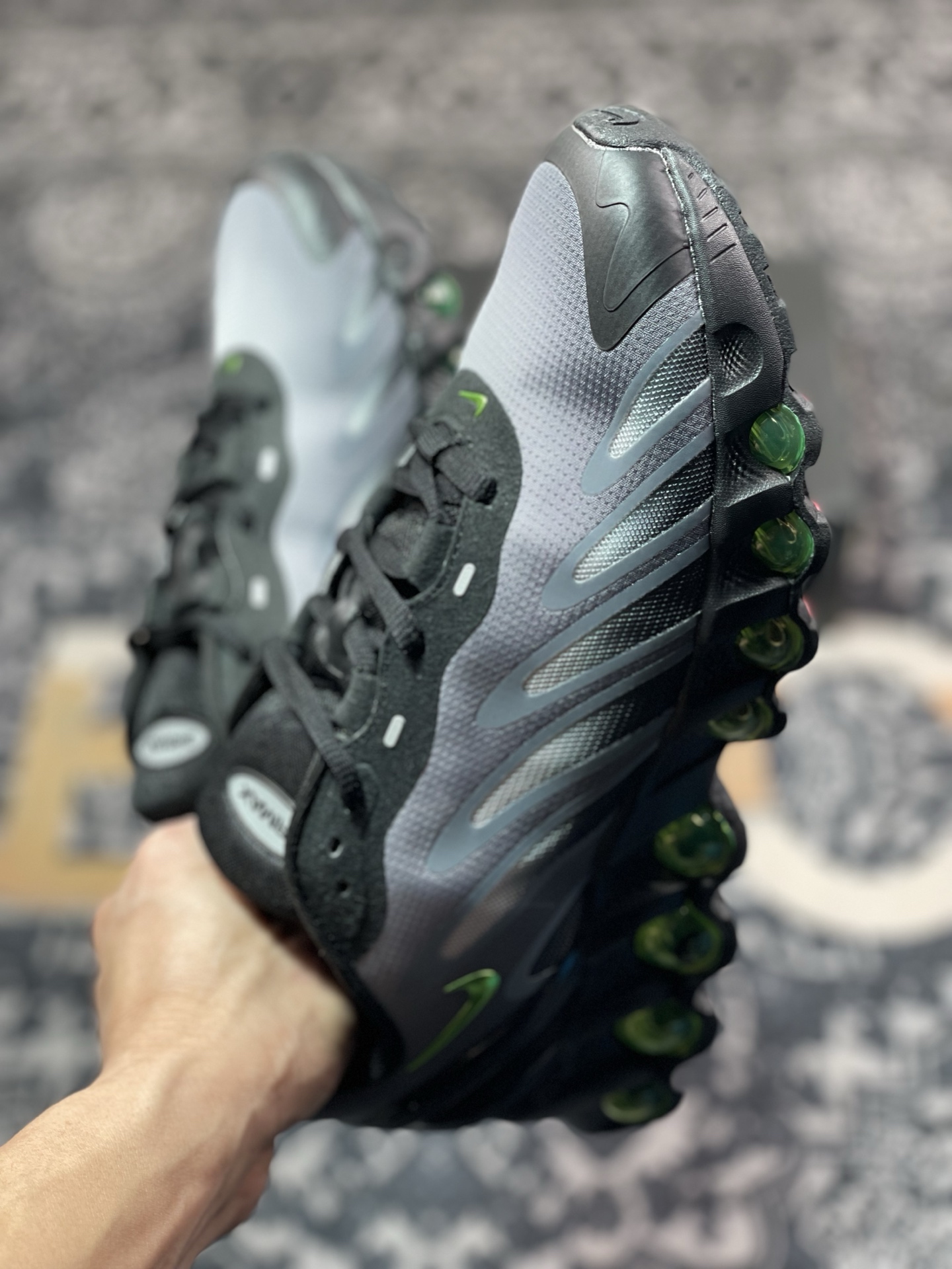 Nike Air Max Dn8 运动舒适减震 低帮跑步鞋 FQ7860-003 黑灰色