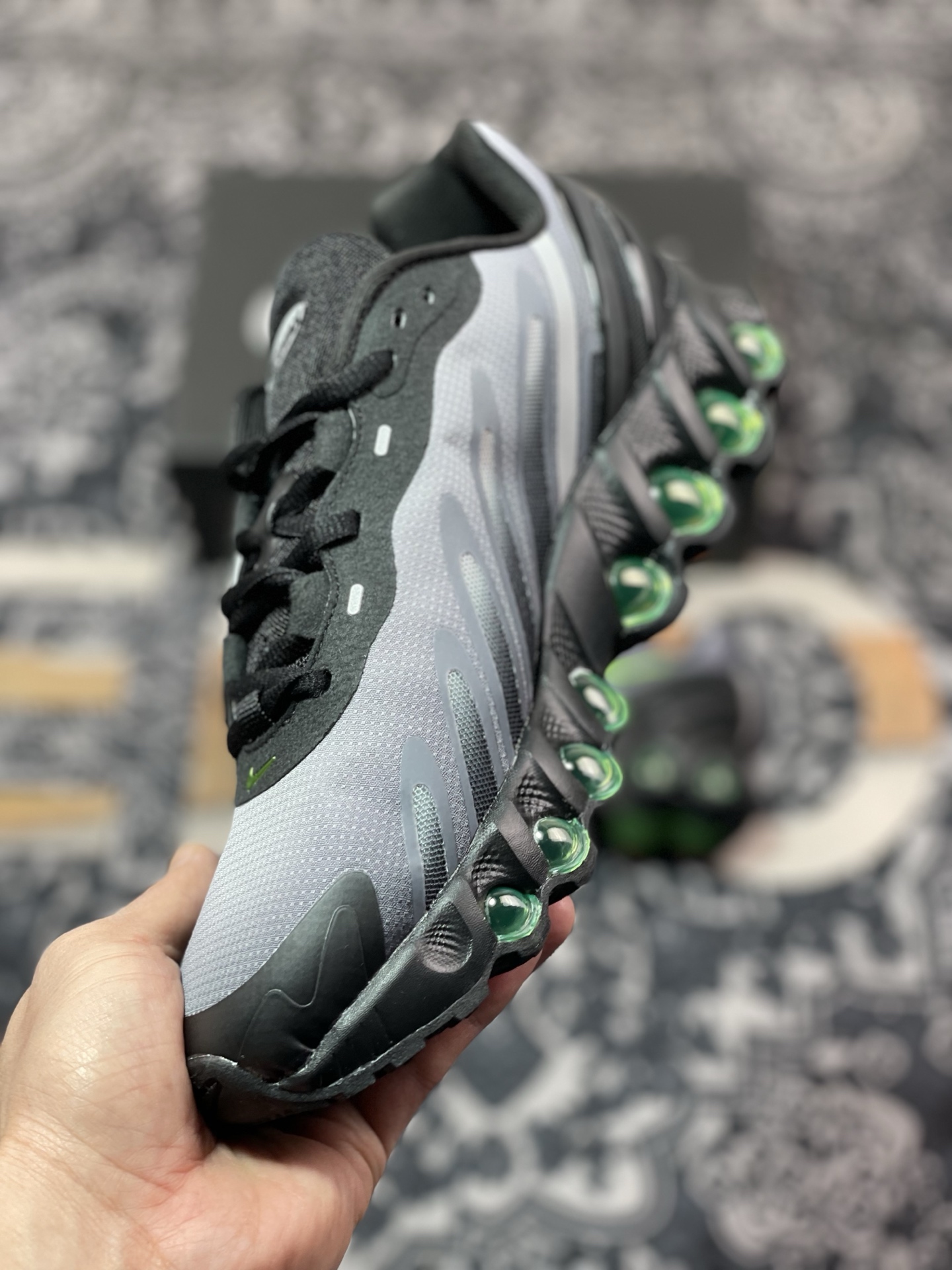 Nike Air Max Dn8 运动舒适减震 低帮跑步鞋 FQ7860-003 黑灰色