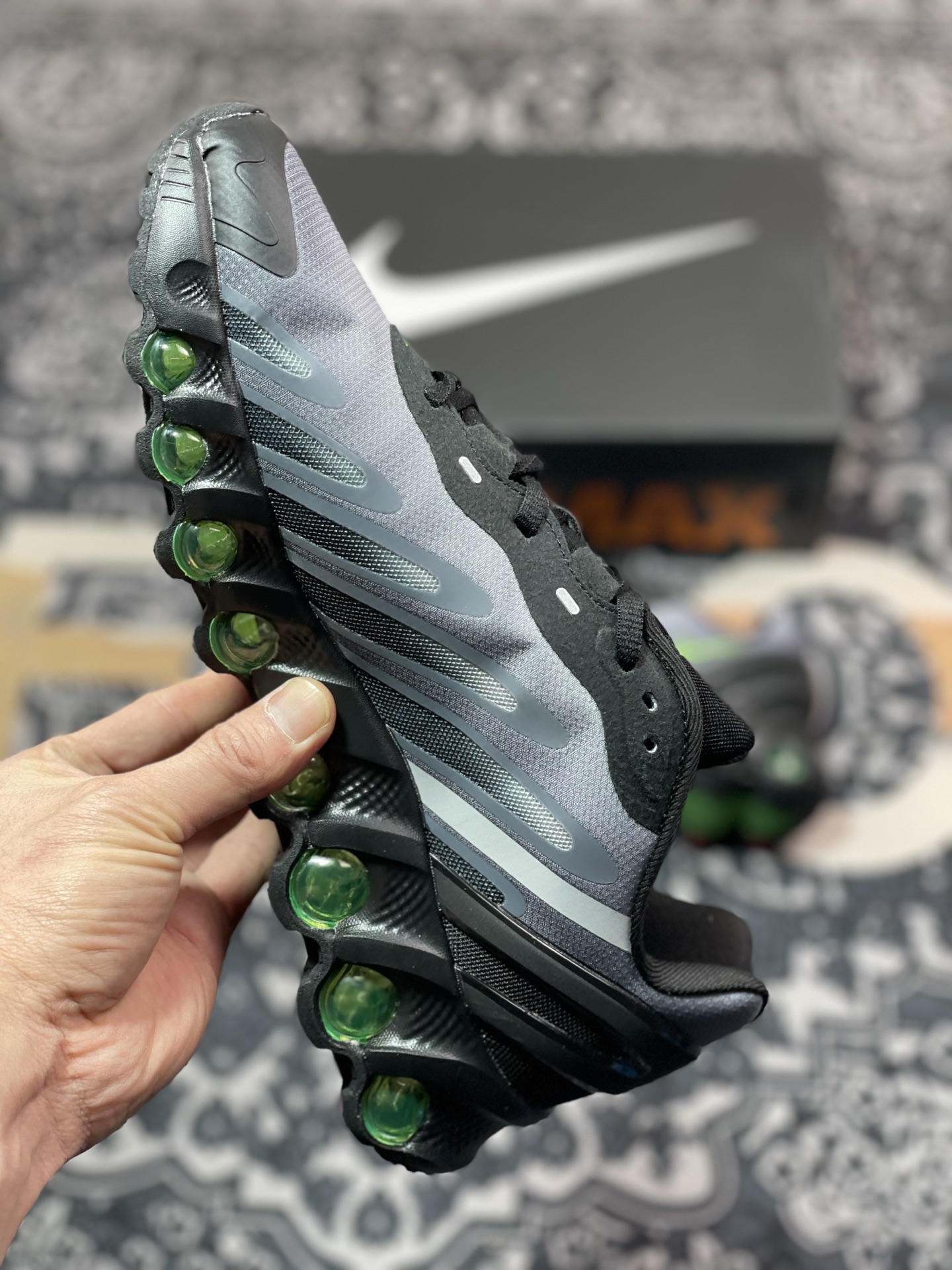 Nike Air Max Dn8 运动舒适减震 低帮跑步鞋 FQ7860-003 黑灰色