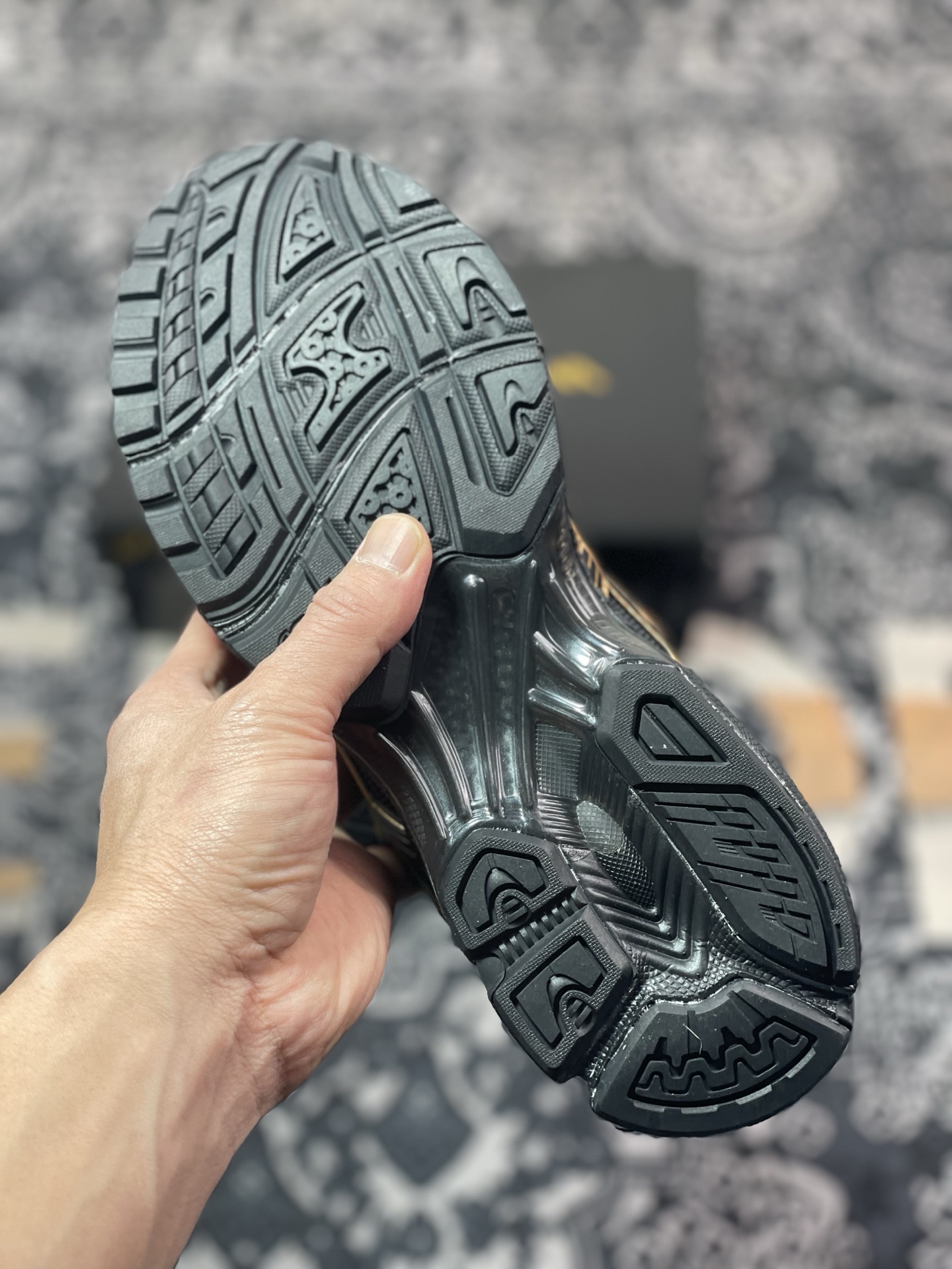 A6200  Senna x Asics Gel-Kayano 14 黑金 联名亚瑟士14代 纳米纤维气垫百搭休闲运动慢跑鞋  1203A860-001