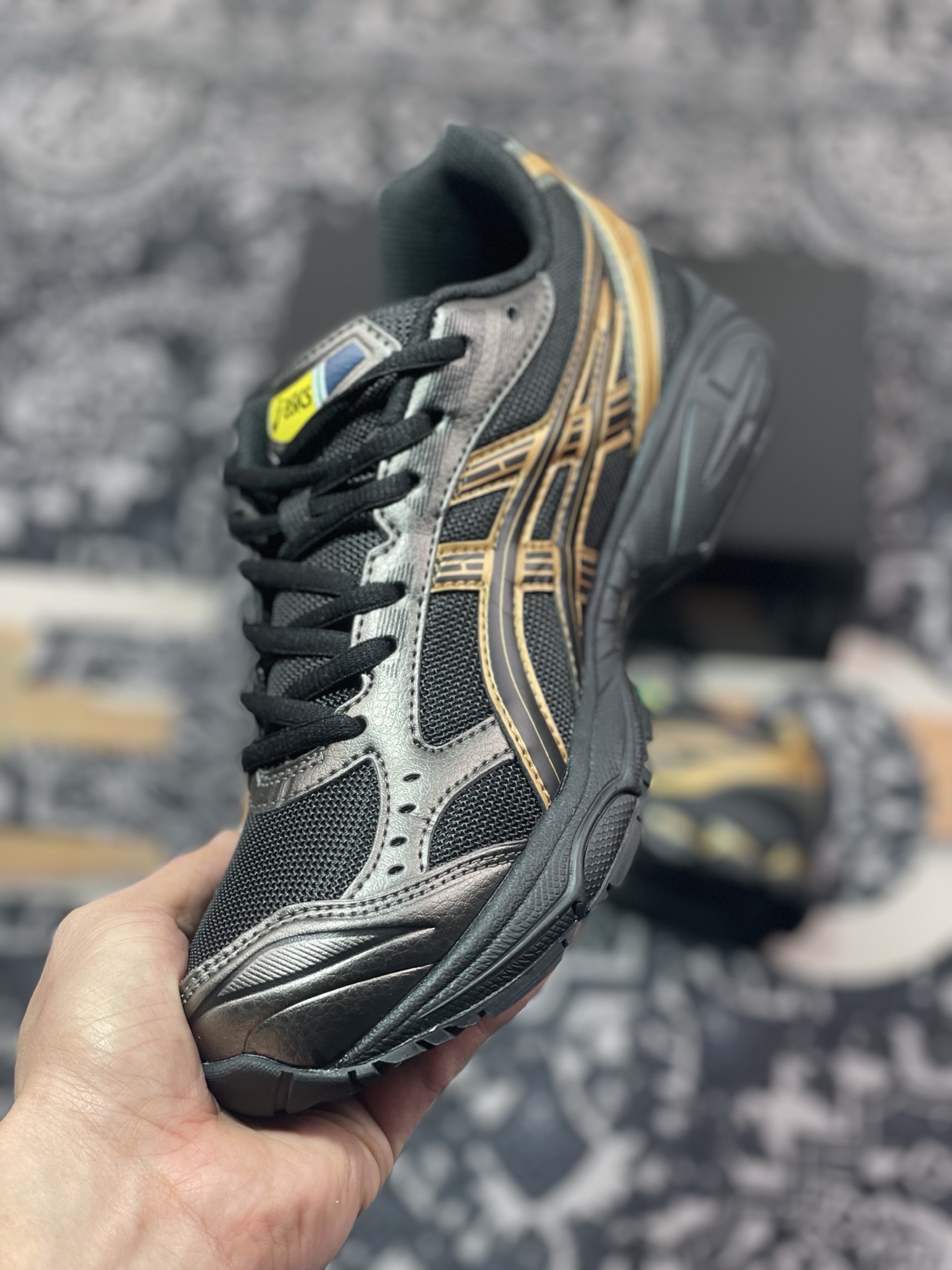 A6200  Senna x Asics Gel-Kayano 14 黑金 联名亚瑟士14代 纳米纤维气垫百搭休闲运动慢跑鞋  1203A860-001