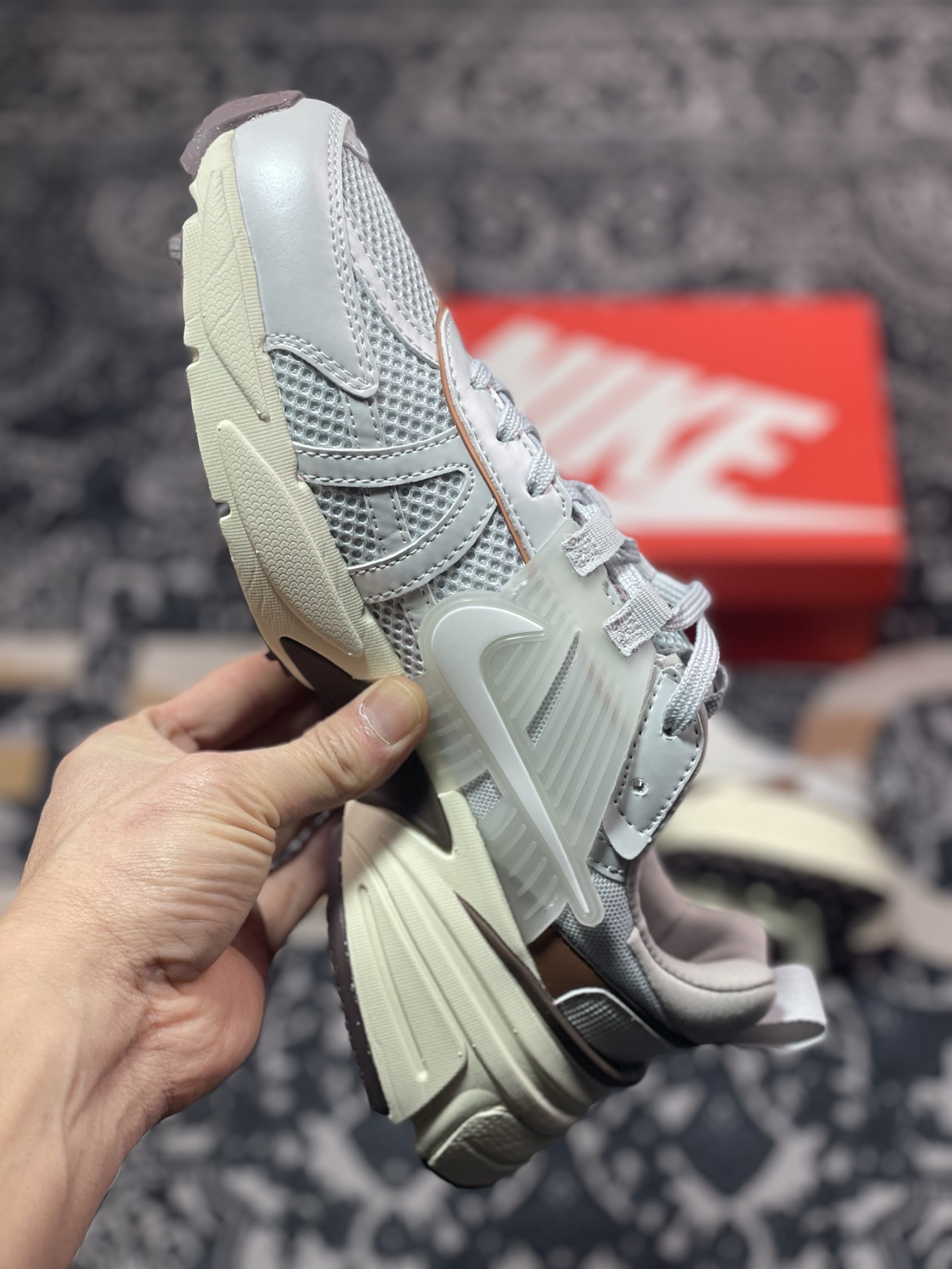 A7200  NIKE V2K Runtekk  减震防滑复古低帮跑步鞋   FD0736-202