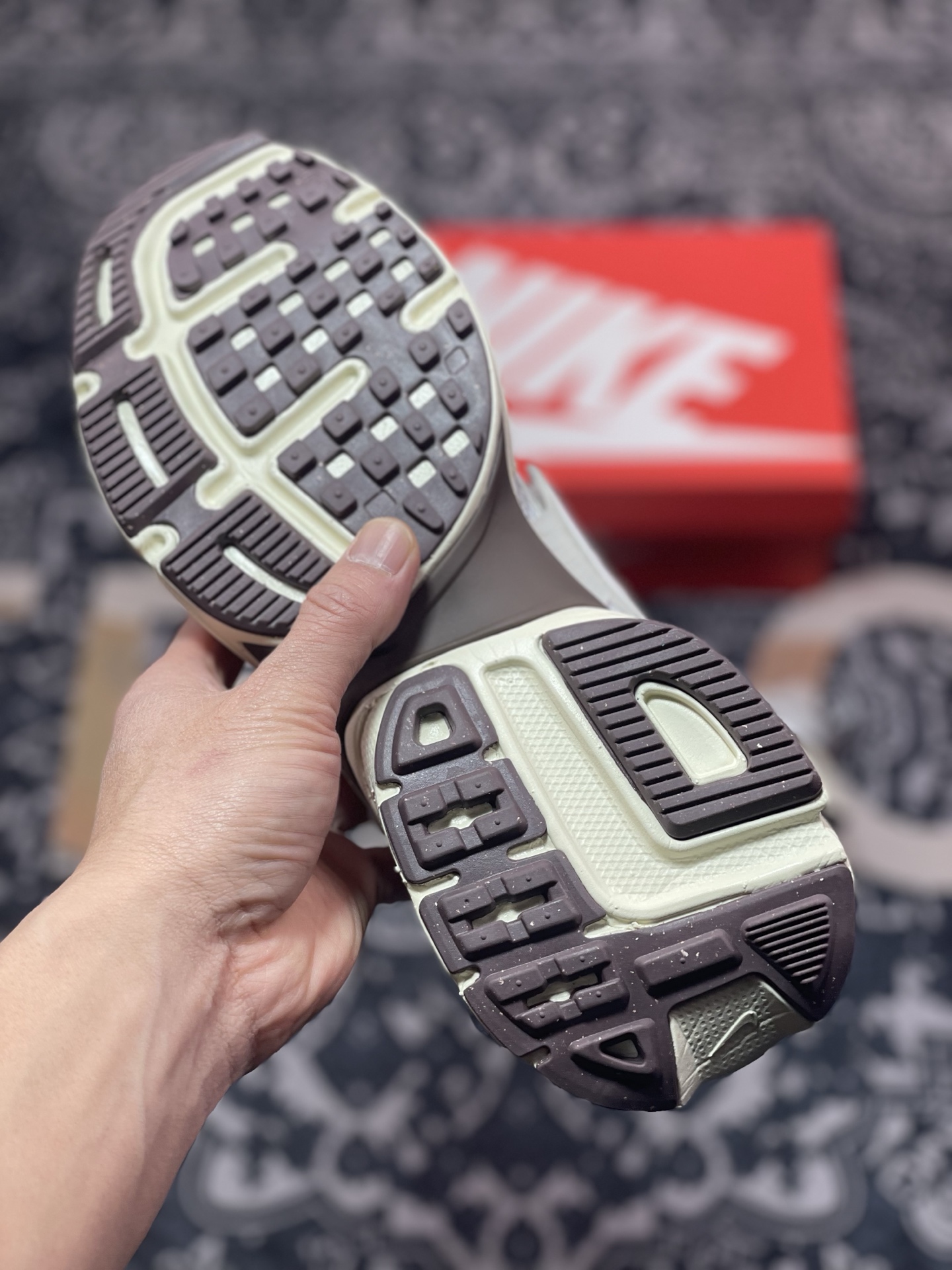 A7200  NIKE V2K Runtekk  减震防滑复古低帮跑步鞋   FD0736-202