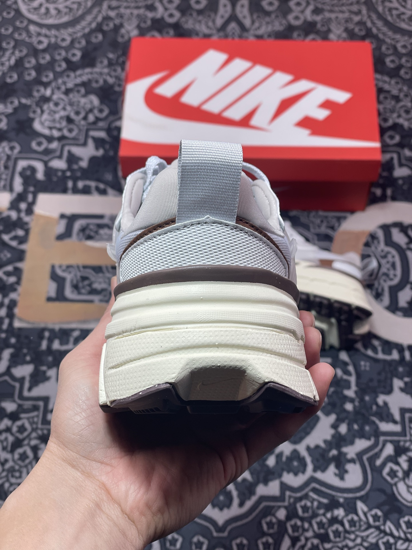 A7200  NIKE V2K Runtekk  减震防滑复古低帮跑步鞋   FD0736-202