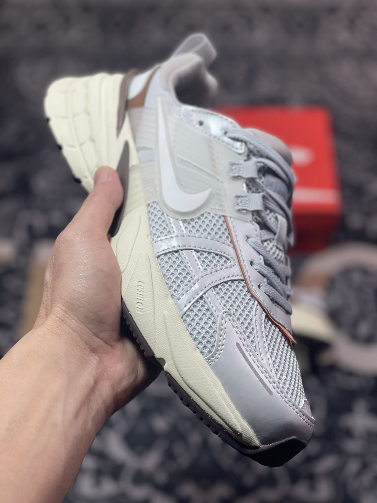 A7200  NIKE V2K Runtekk  减震防滑复古低帮跑步鞋   FD0736-202
