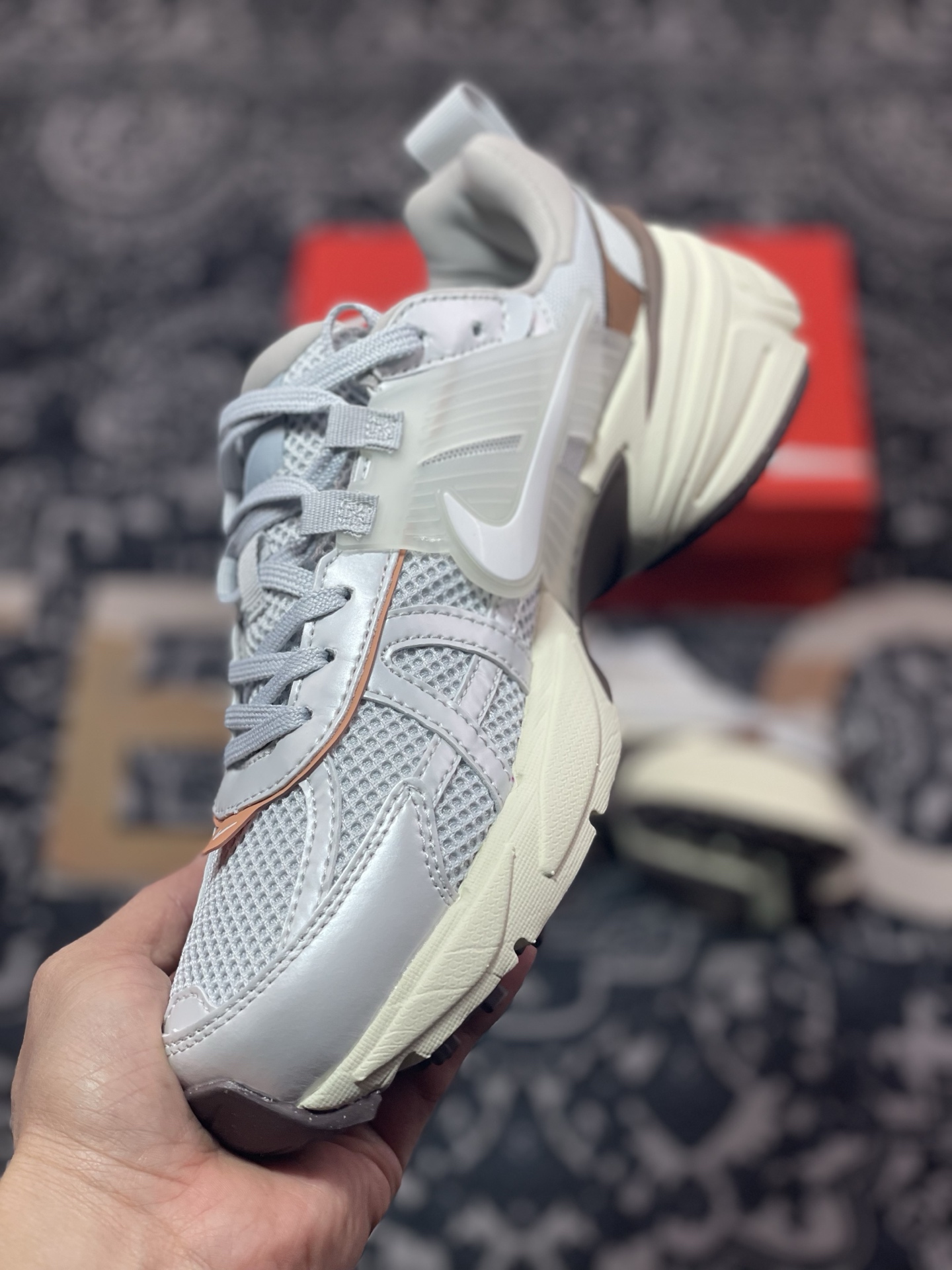 A7200  NIKE V2K Runtekk  减震防滑复古低帮跑步鞋   FD0736-202