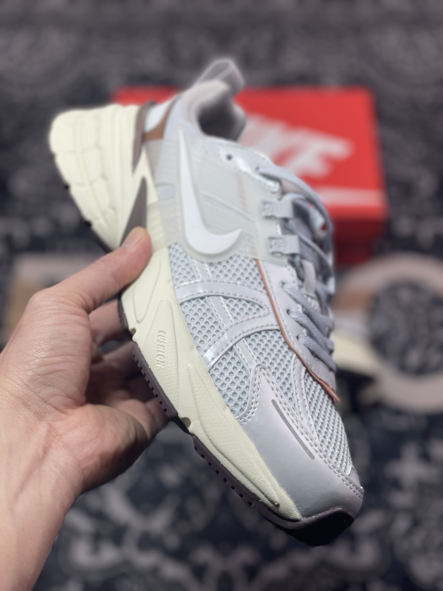A7200  NIKE V2K Runtekk  减震防滑复古低帮跑步鞋   FD0736-202