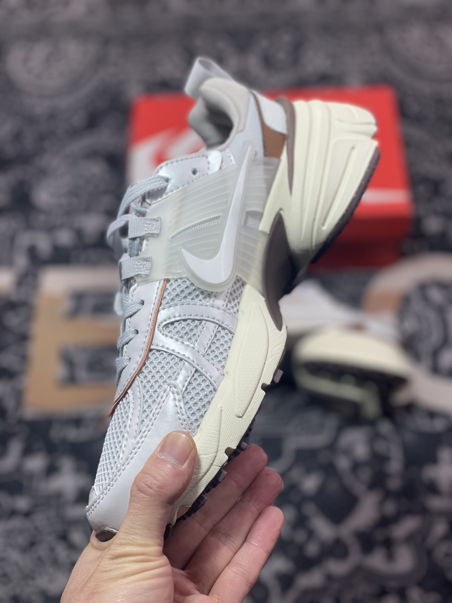 A7200  NIKE V2K Runtekk  减震防滑复古低帮跑步鞋   FD0736-202