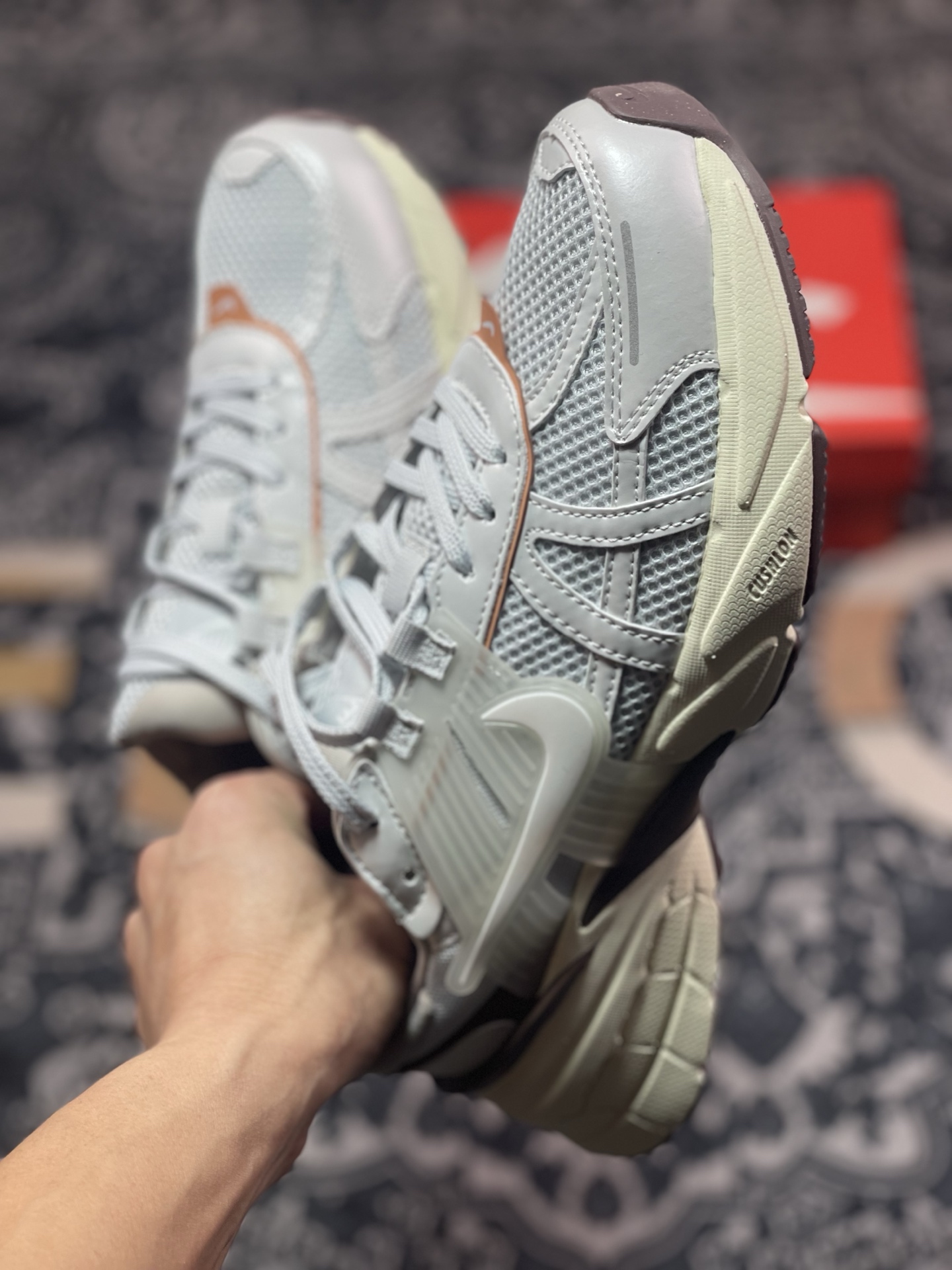 A7200  NIKE V2K Runtekk  减震防滑复古低帮跑步鞋   FD0736-202