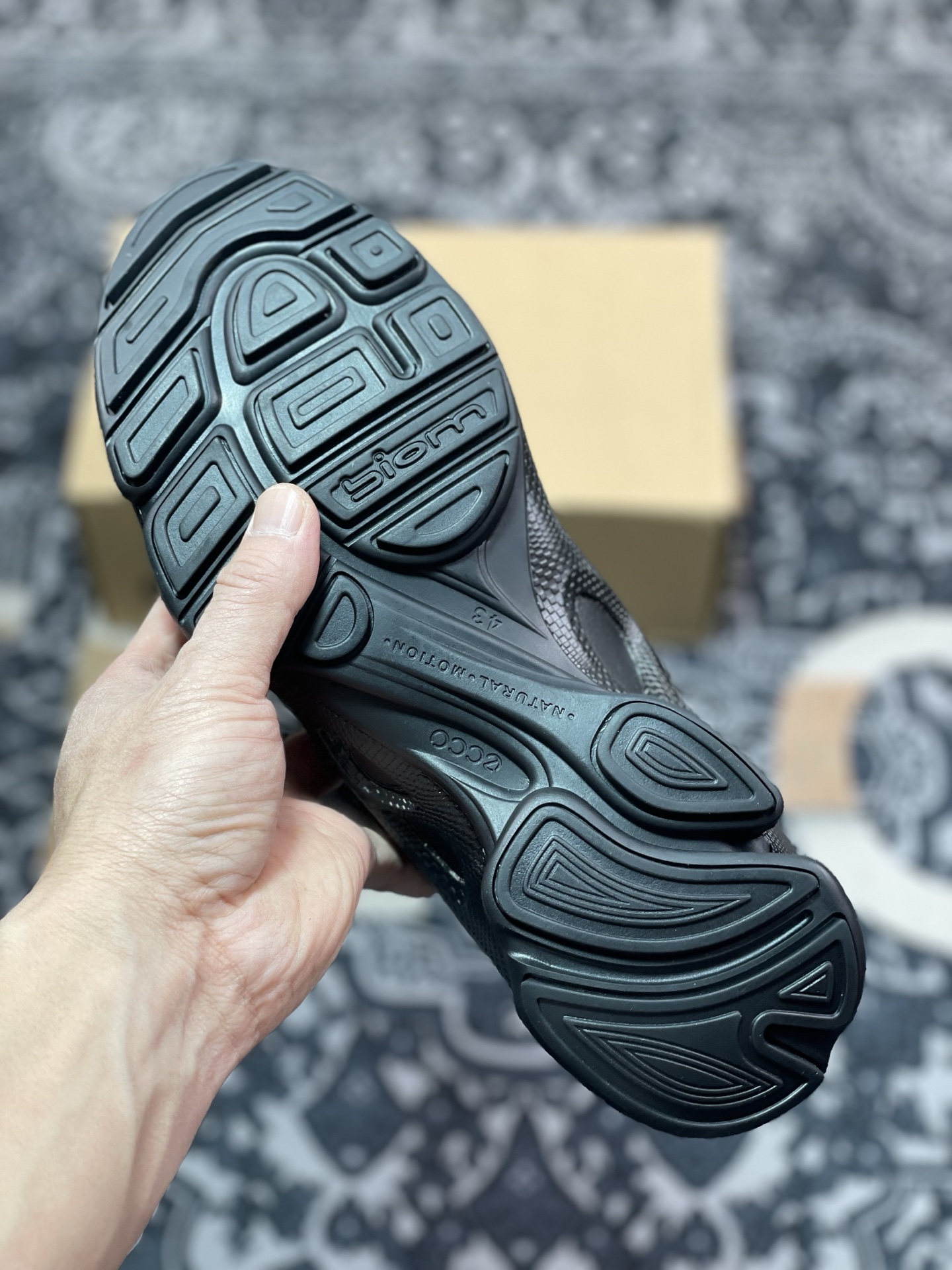 B7300  ECCO爱步运动鞋25年新款皮革跑步鞋