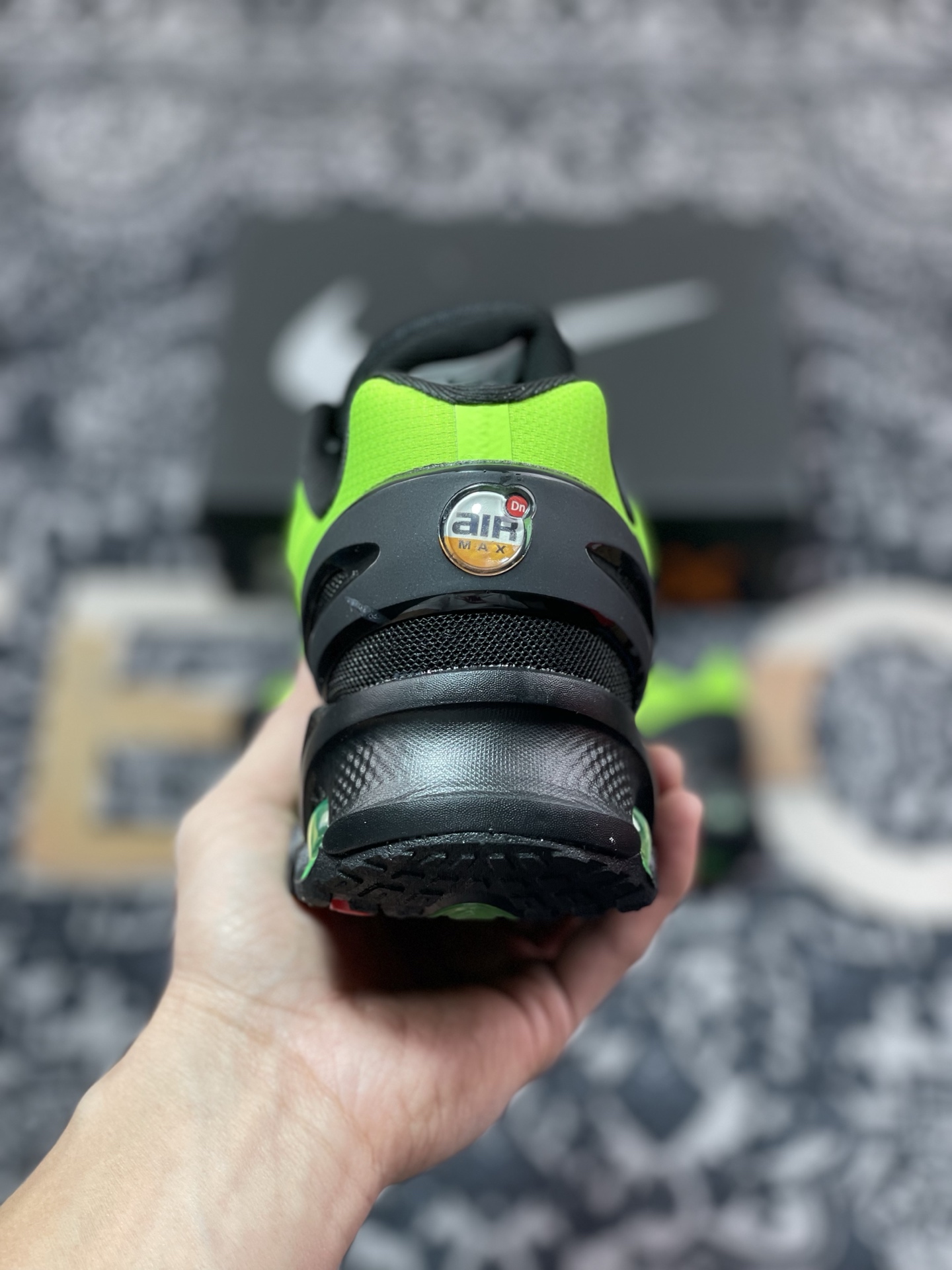 A6190   Nike Air Max Dn8 运动舒适减震 低帮跑步鞋   FQ7860-017 黑荧光绿