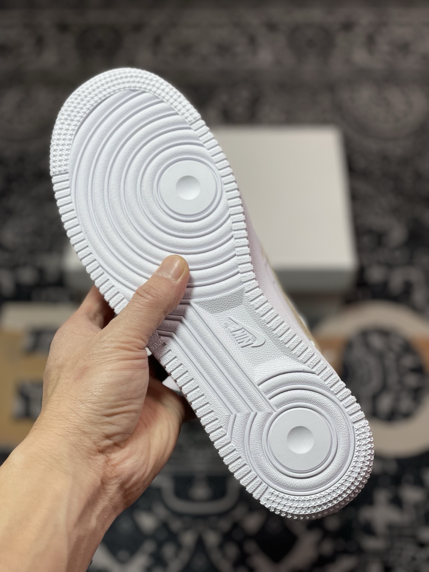 A8200  Nike Air Force 1 Low’07 渐变黄勾  空军一号低帮休闲板鞋  FN0366-104