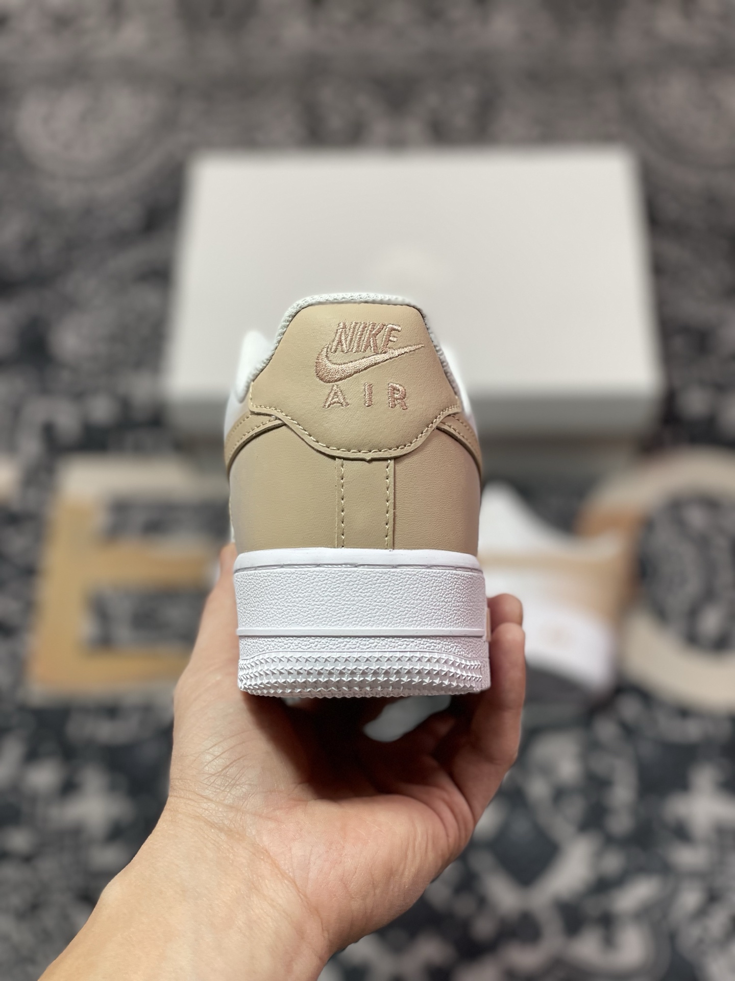 A8200  Nike Air Force 1 Low’07 渐变黄勾  空军一号低帮休闲板鞋  FN0366-104
