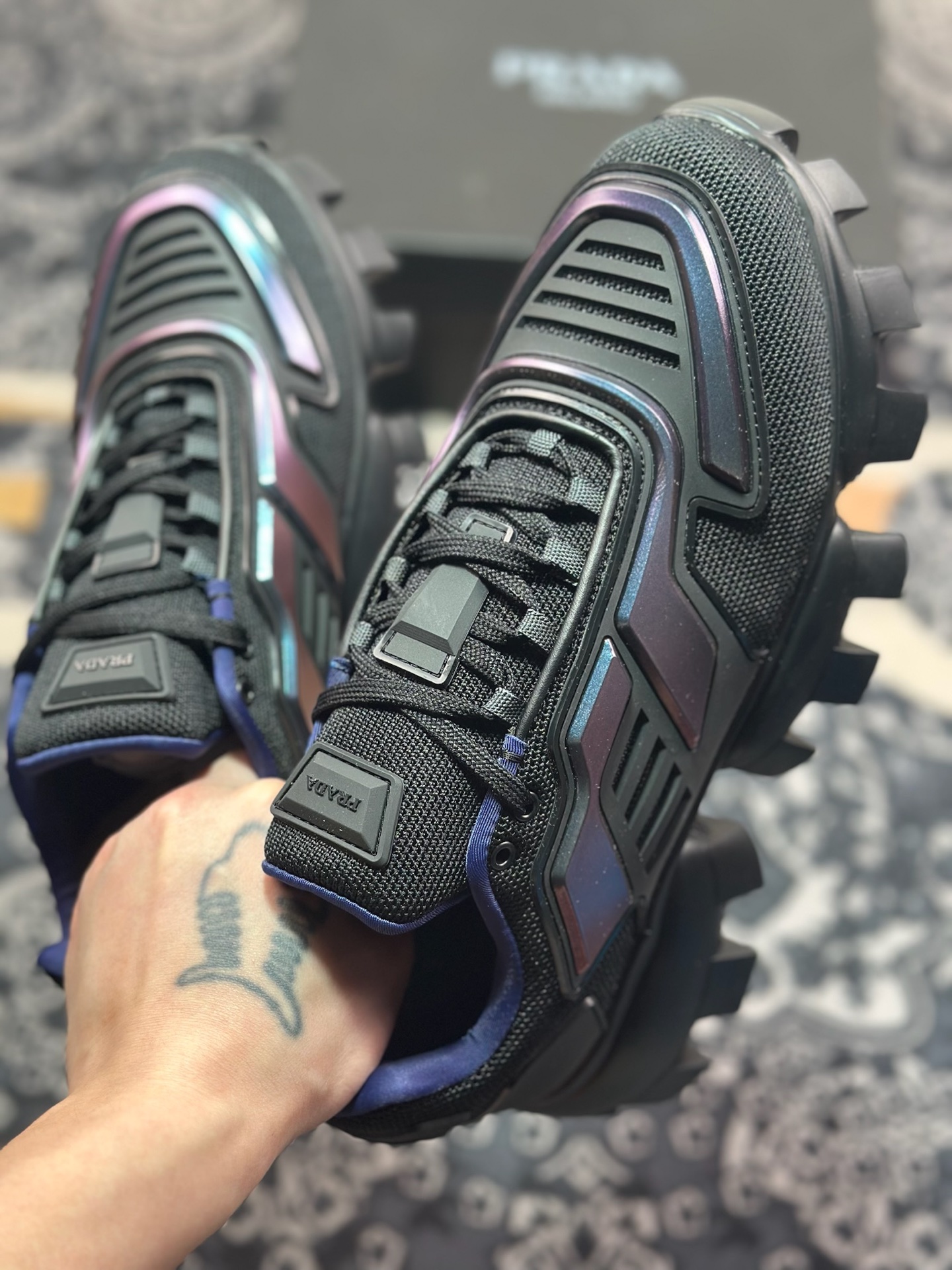 B7320  普拉达Prada Cloudbust Thunder Low Sneakers 风暴运动鞋“全黑镭射变色龙” 2EG293_3LA8_F0002