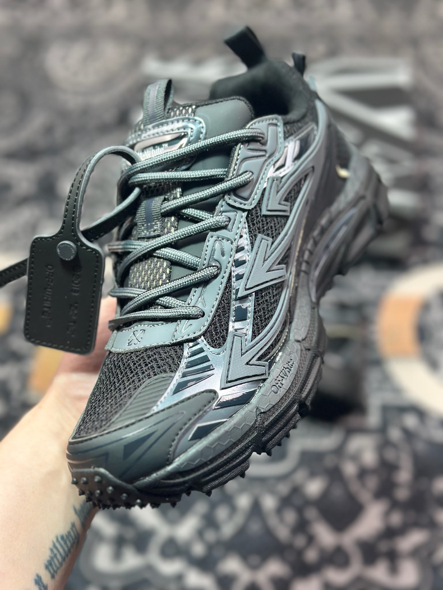 C3380  Off-White Right Arrow 系列低帮三箭头增高厚底增高休闲运动鞋“灰黑三箭头” OMIA295C99FAB0010010