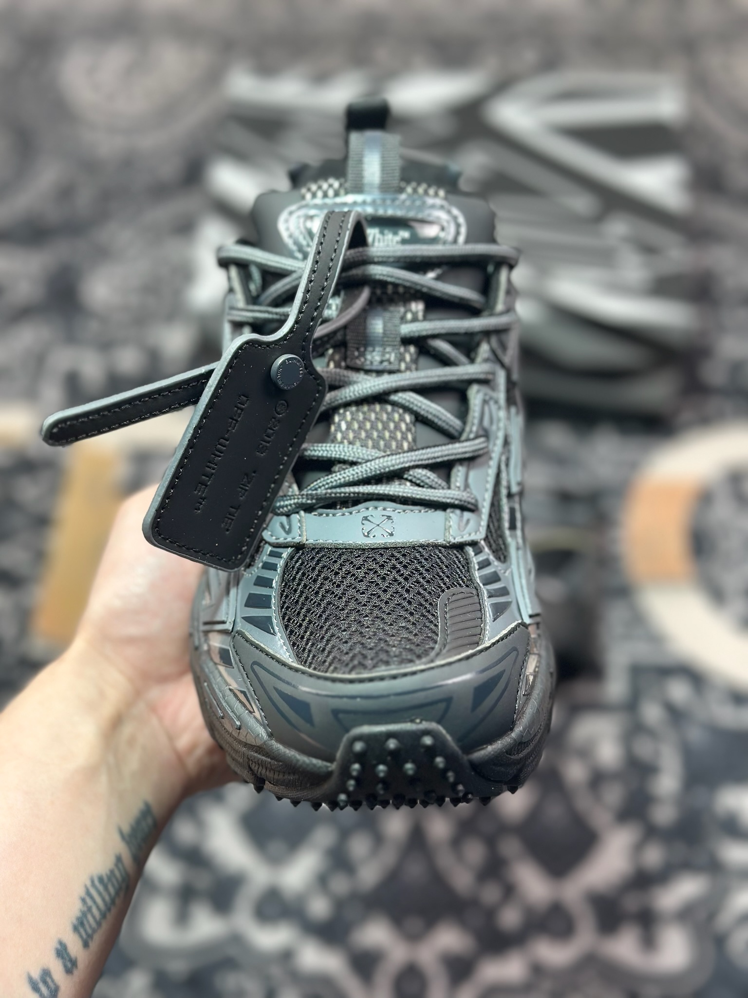 C3380  Off-White Right Arrow 系列低帮三箭头增高厚底增高休闲运动鞋“灰黑三箭头” OMIA295C99FAB0010010