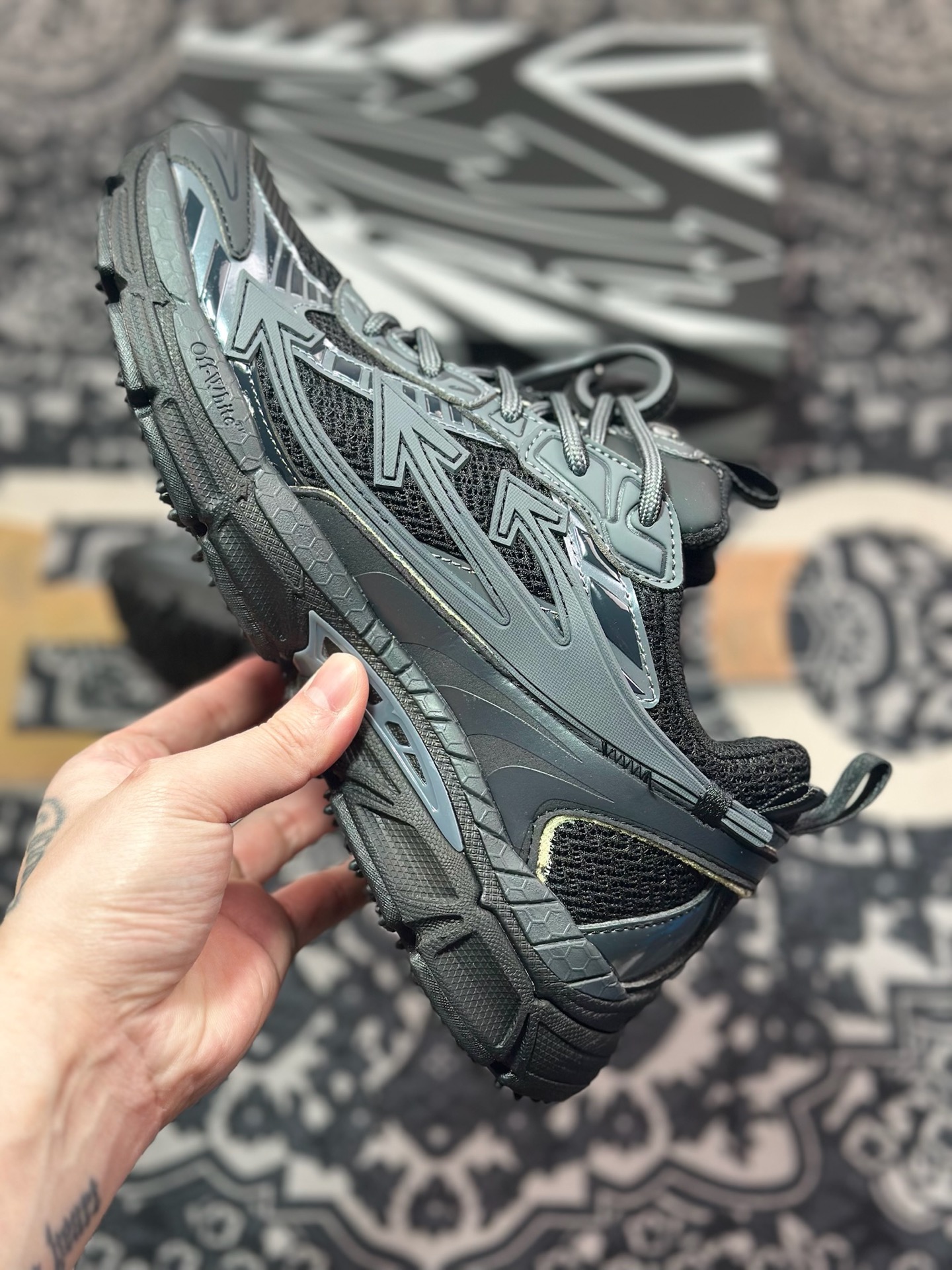 C3380  Off-White Right Arrow 系列低帮三箭头增高厚底增高休闲运动鞋“灰黑三箭头” OMIA295C99FAB0010010
