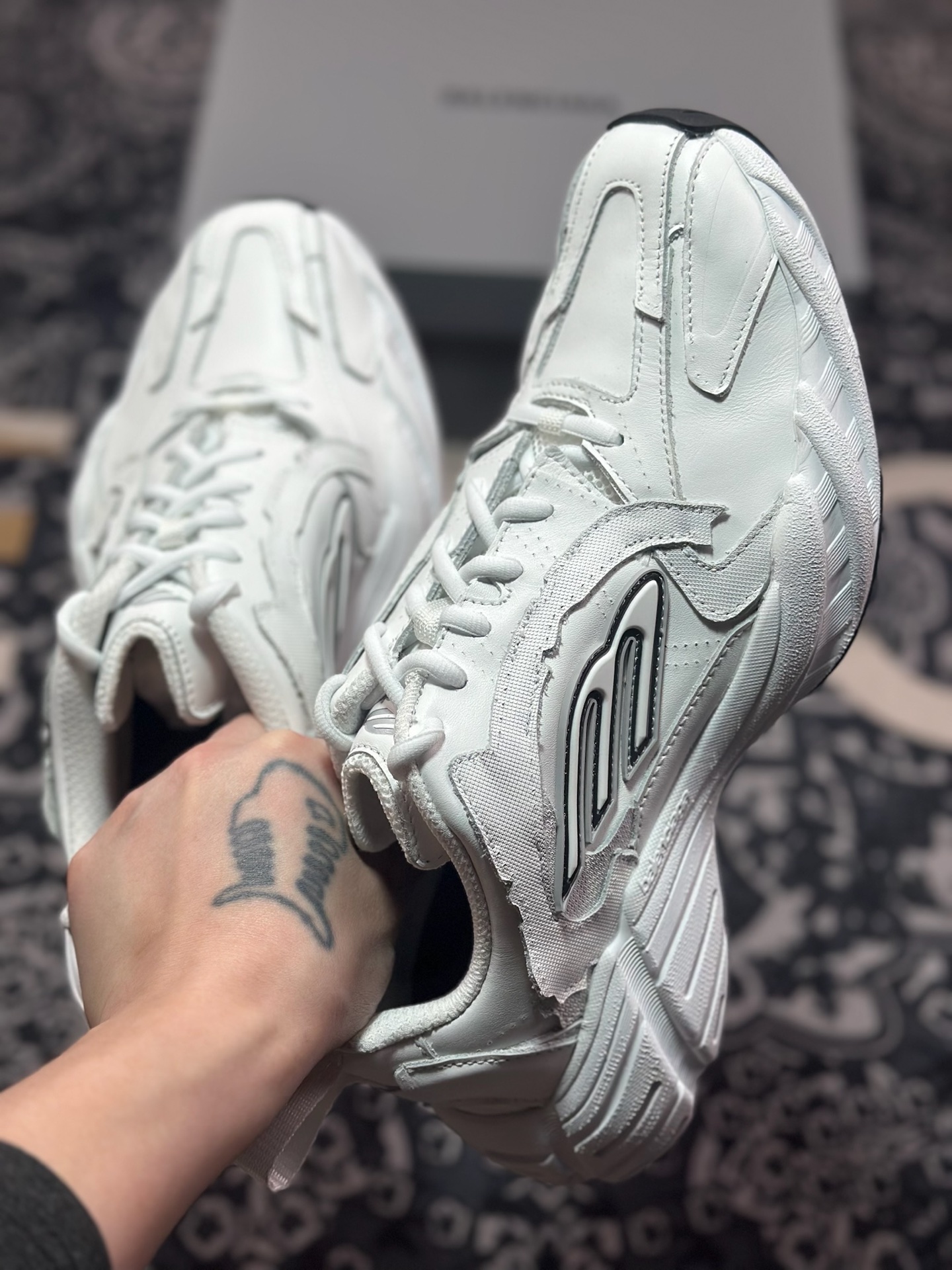 C7430   巴黎世家BALENCIAGA Monday Sneaker 星期一系列低帮运动鞋“白黑做旧” 825417 WDRSC 9110