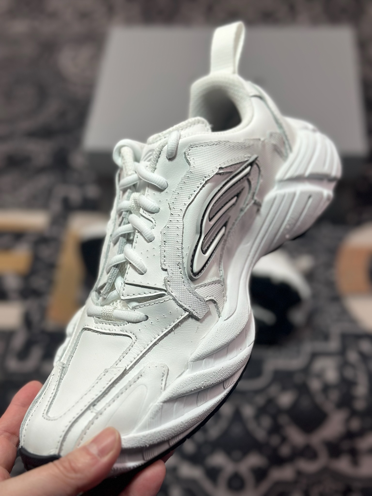 C7430   巴黎世家BALENCIAGA Monday Sneaker 星期一系列低帮运动鞋“白黑做旧” 825417 WDRSC 9110