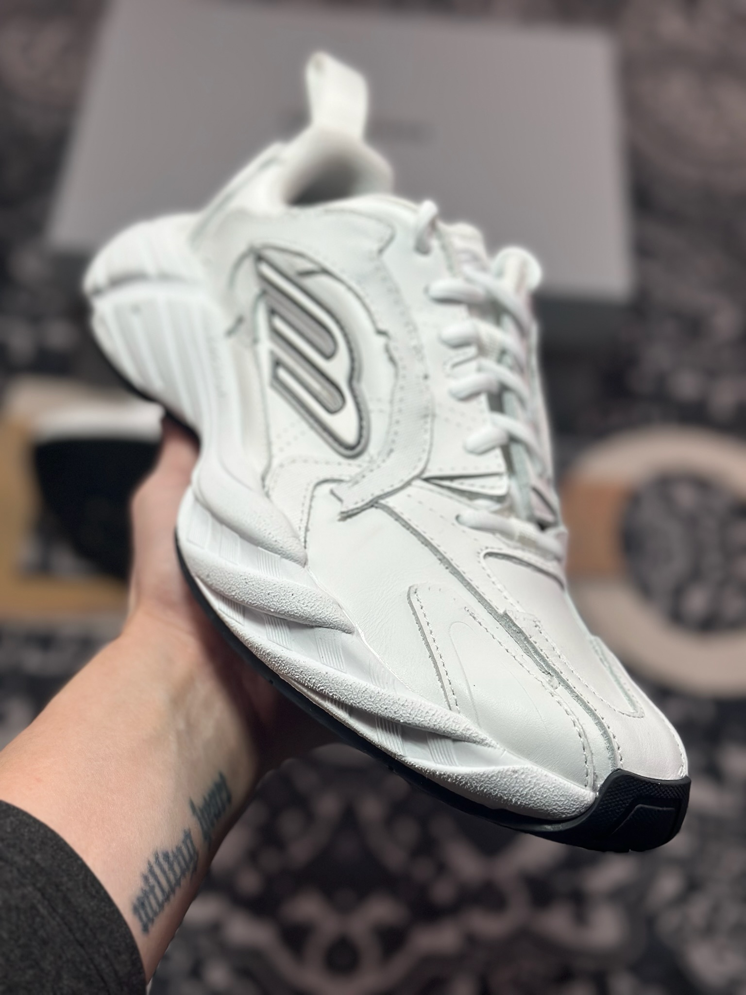 C7430   巴黎世家BALENCIAGA Monday Sneaker 星期一系列低帮运动鞋“白黑做旧” 825417 WDRSC 9110