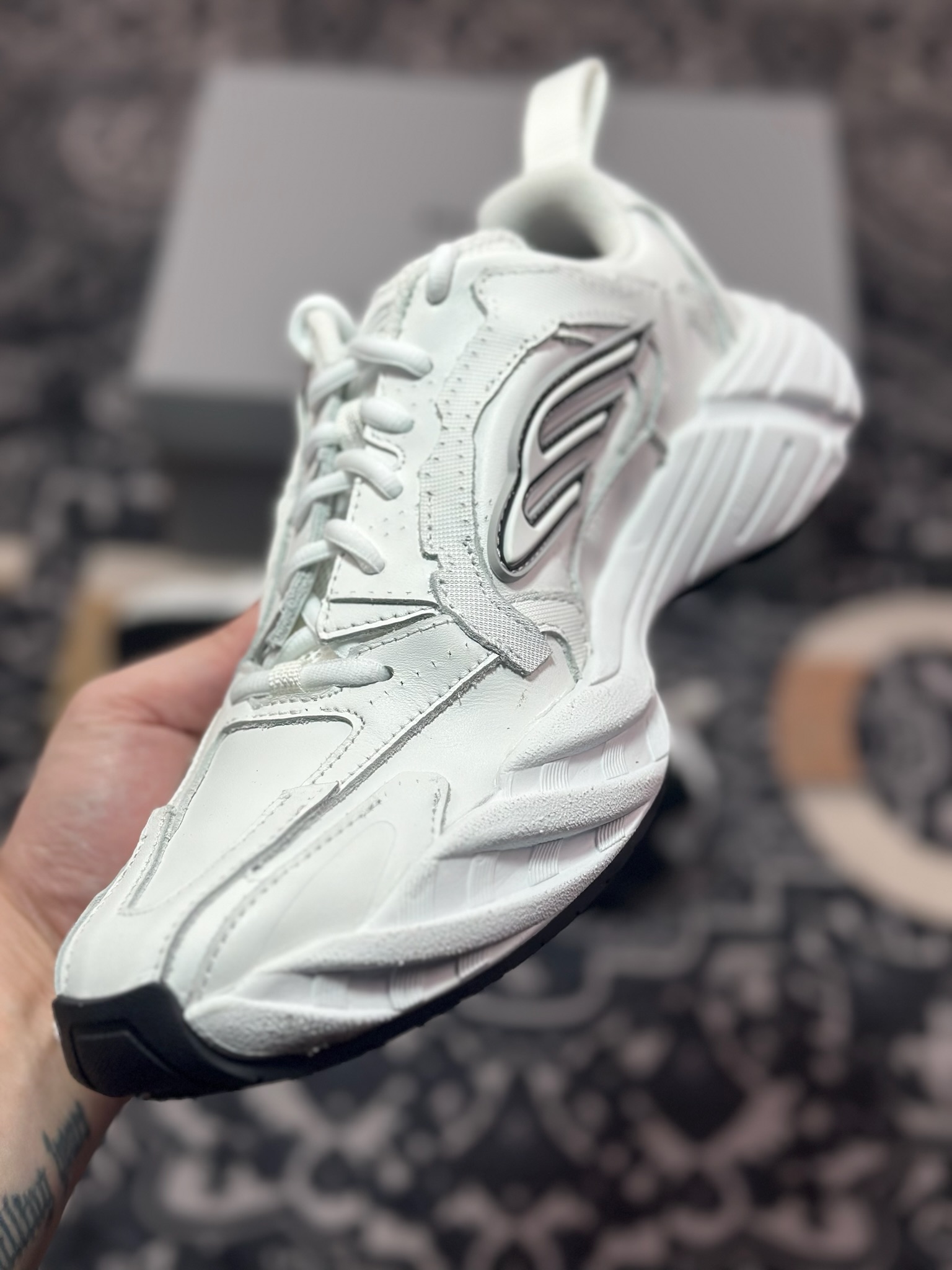 C7430   巴黎世家BALENCIAGA Monday Sneaker 星期一系列低帮运动鞋“白黑做旧” 825417 WDRSC 9110