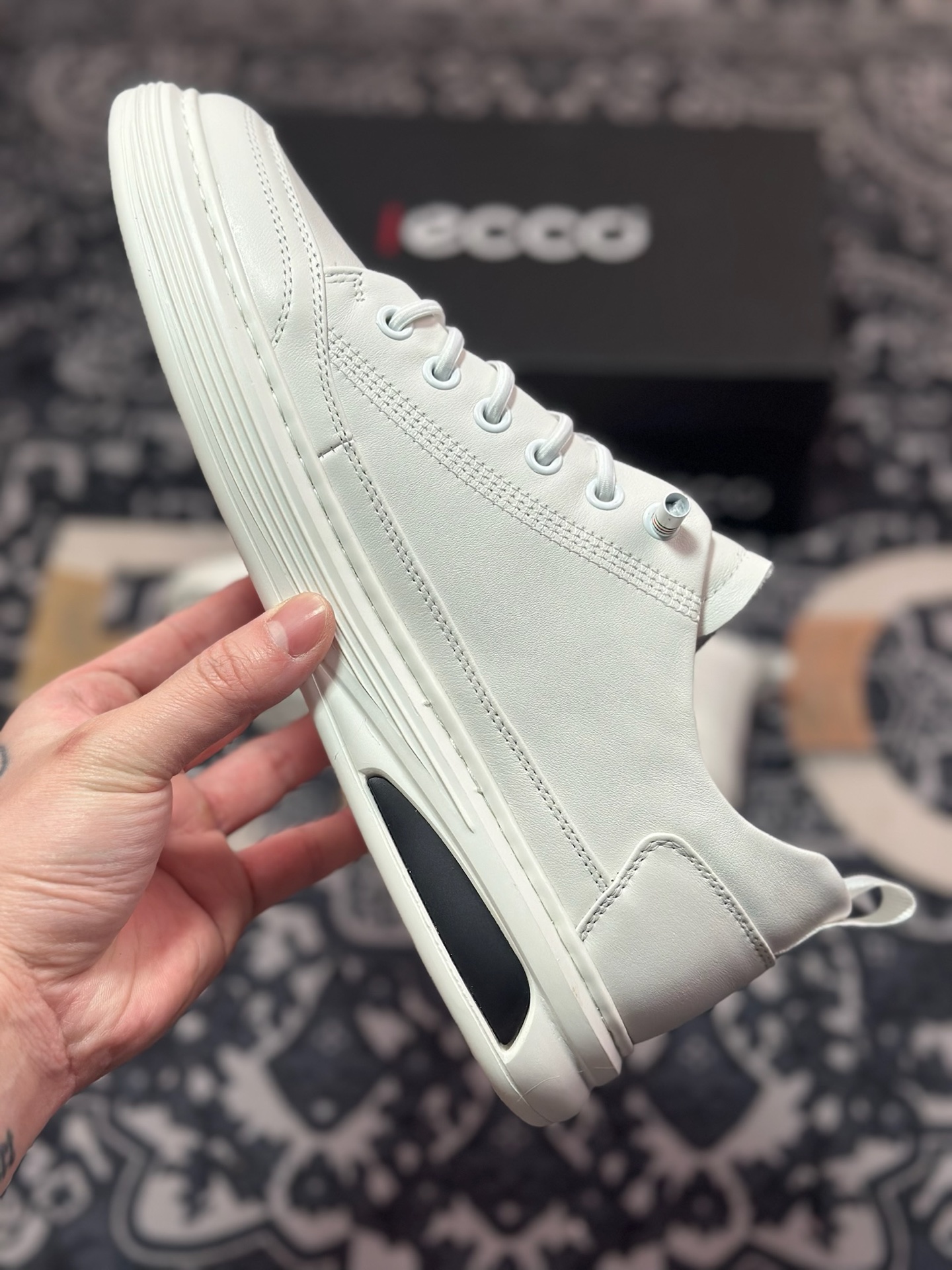 B7300  ECCO爱步男鞋小黑鞋小白鞋 舒适透气真皮板鞋