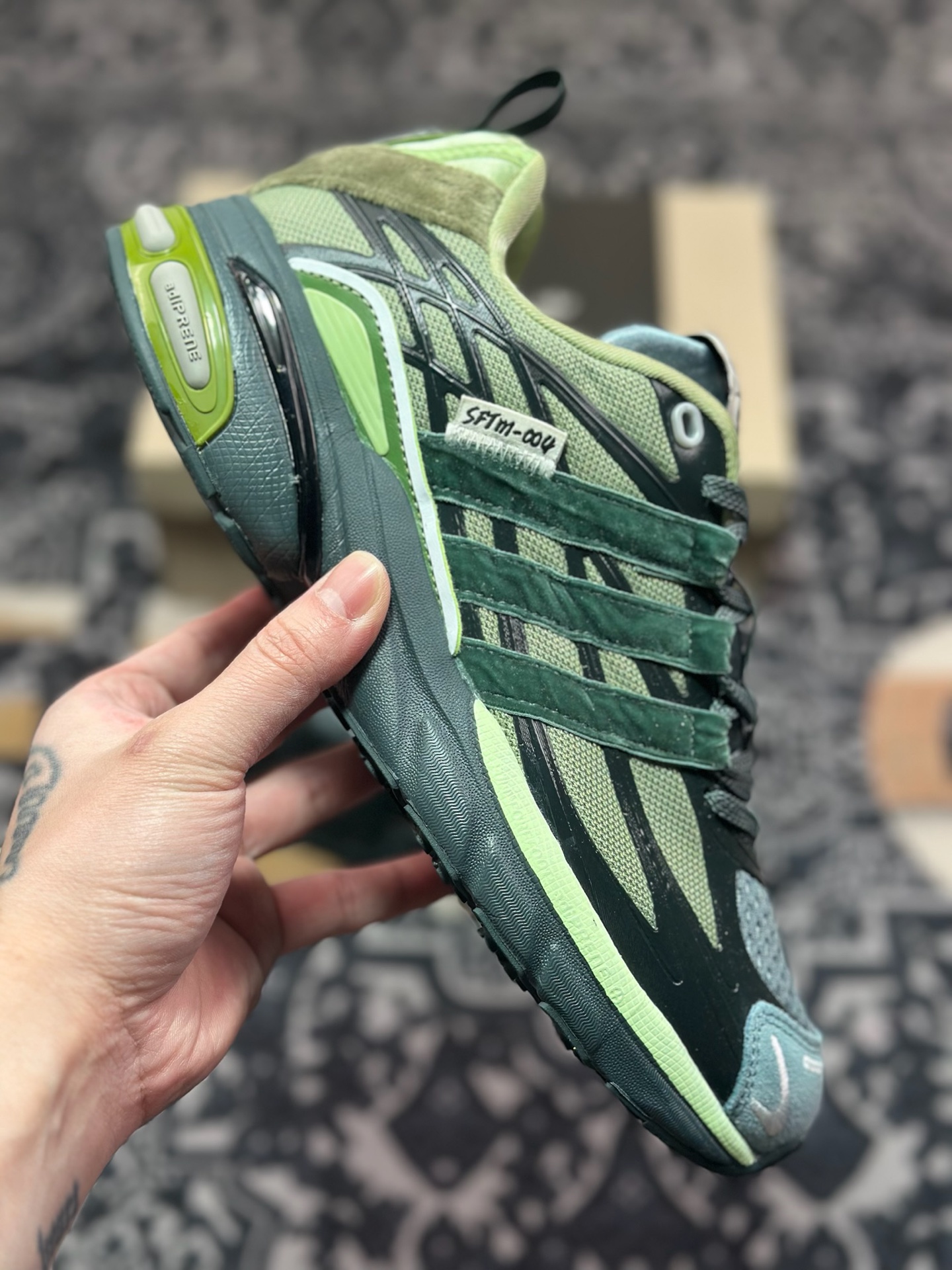 B2240  Song for the Mute x Adidas Adistar Cushion SFTM-004”Shadow Green Bold Onix”慢跑鞋“联名阴影绿” JH9008
