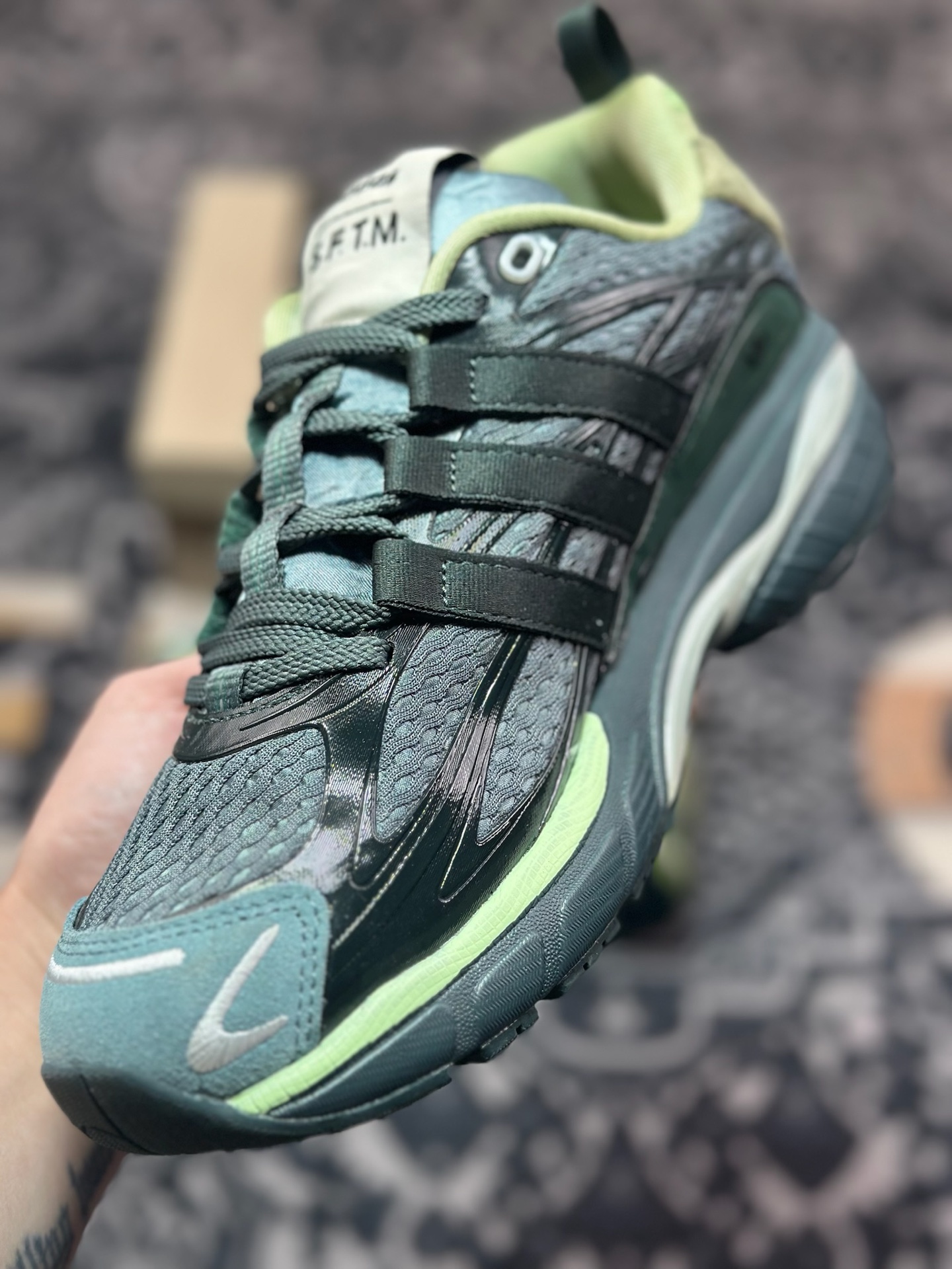B2240  Song for the Mute x Adidas Adistar Cushion SFTM-004”Shadow Green Bold Onix”慢跑鞋“联名阴影绿” JH9008
