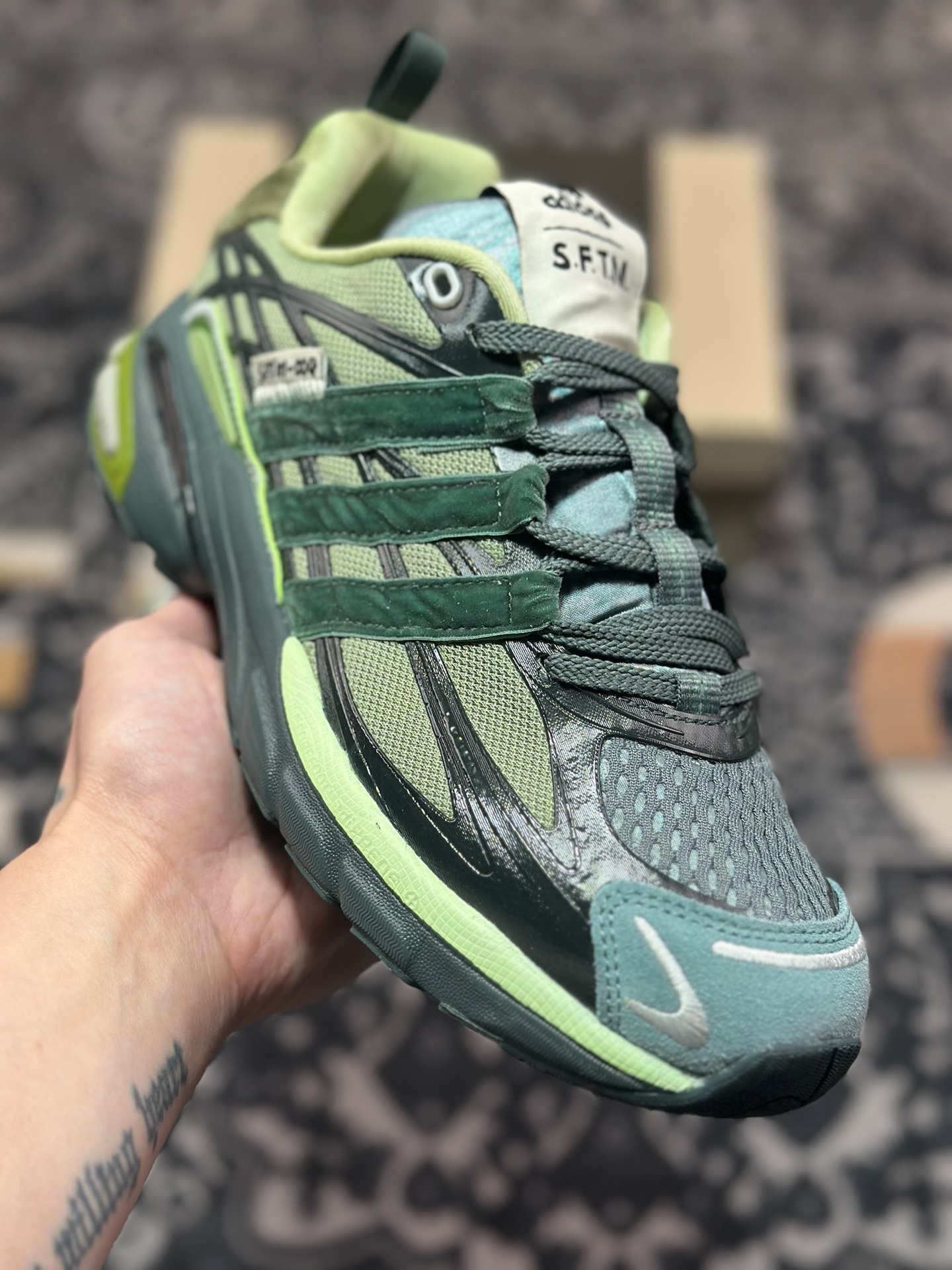 B2240  Song for the Mute x Adidas Adistar Cushion SFTM-004”Shadow Green Bold Onix”慢跑鞋“联名阴影绿” JH9008