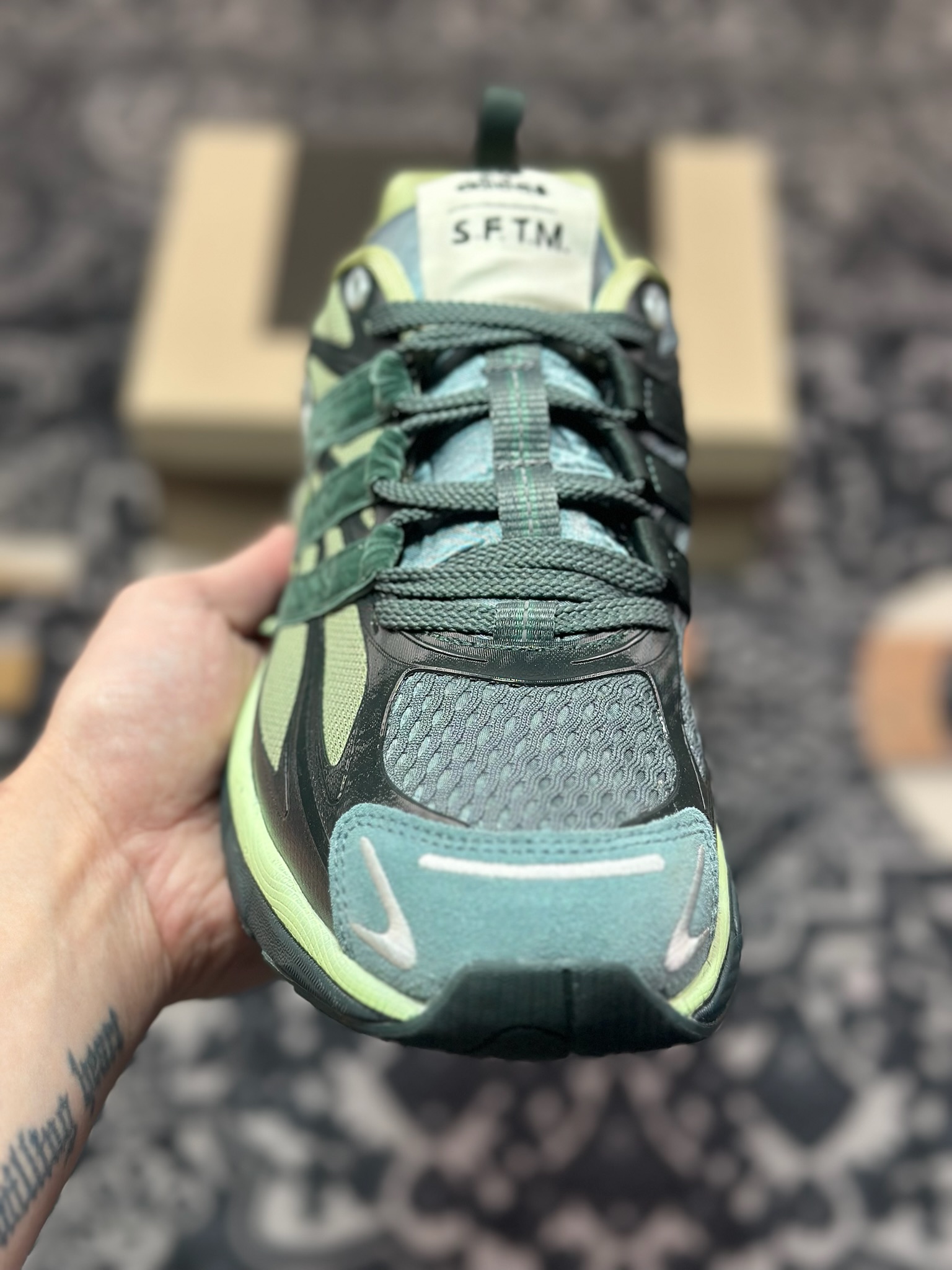 B2240  Song for the Mute x Adidas Adistar Cushion SFTM-004”Shadow Green Bold Onix”慢跑鞋“联名阴影绿” JH9008