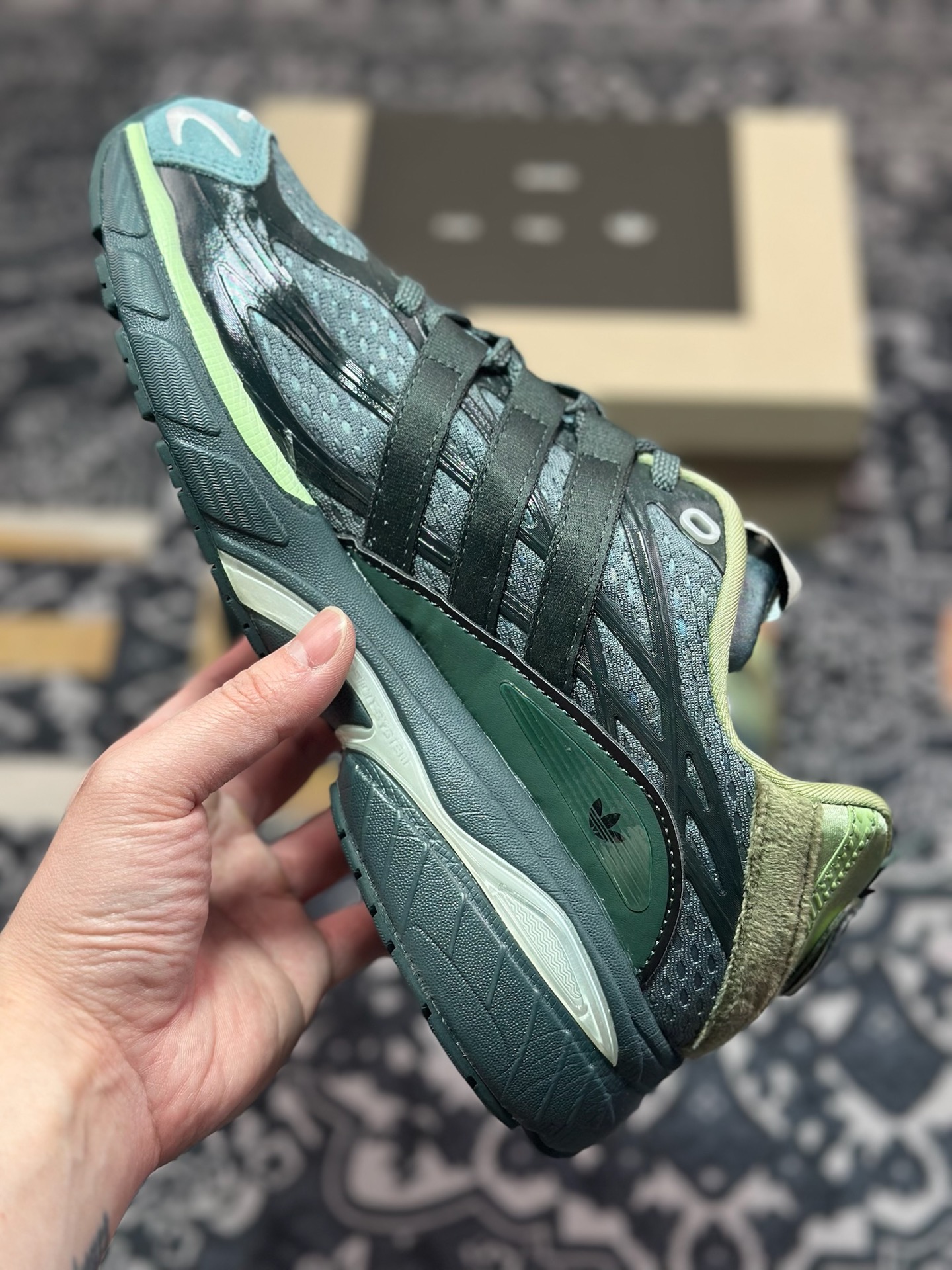 B2240  Song for the Mute x Adidas Adistar Cushion SFTM-004”Shadow Green Bold Onix”慢跑鞋“联名阴影绿” JH9008