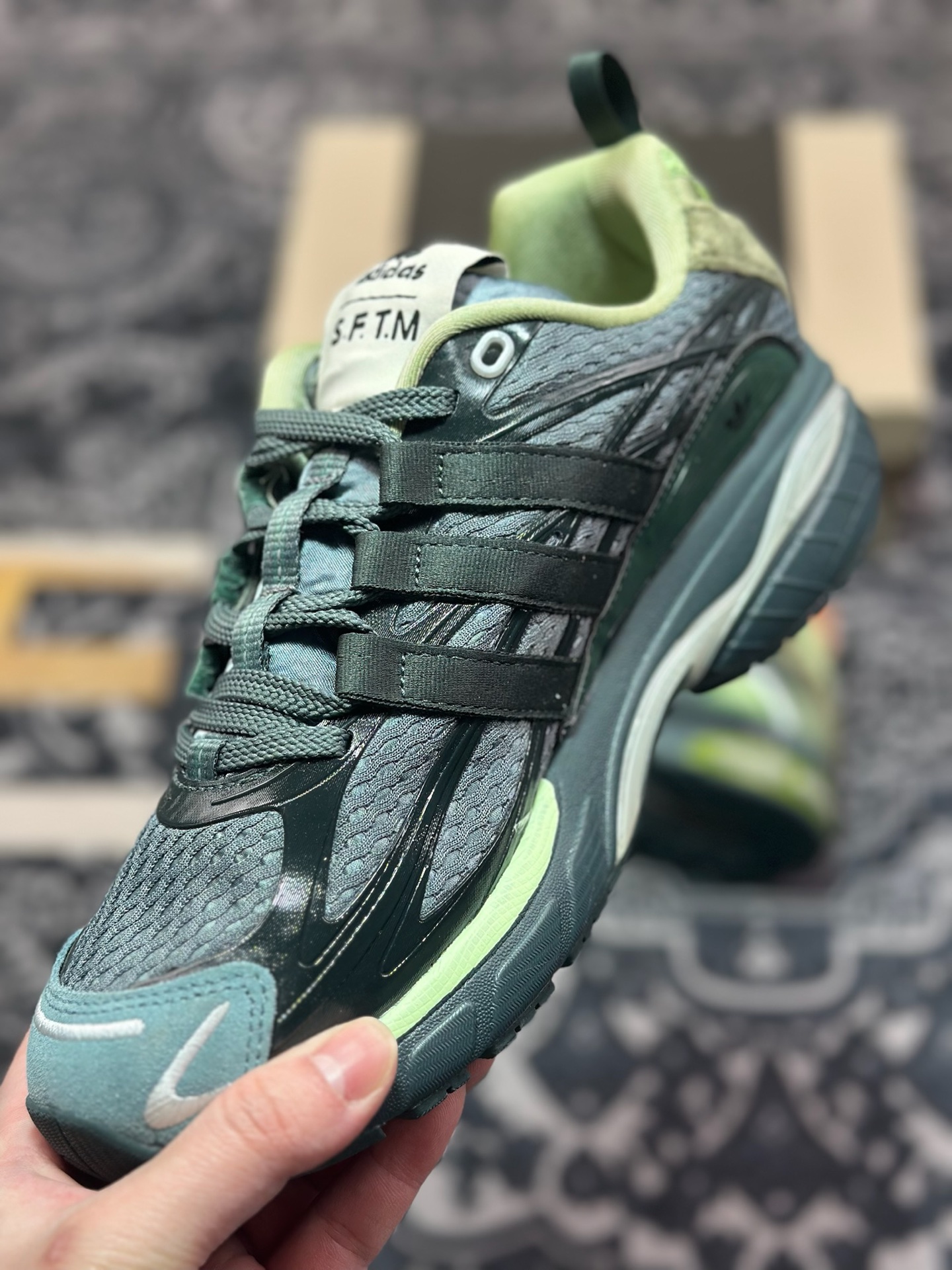 B2240  Song for the Mute x Adidas Adistar Cushion SFTM-004”Shadow Green Bold Onix”慢跑鞋“联名阴影绿” JH9008
