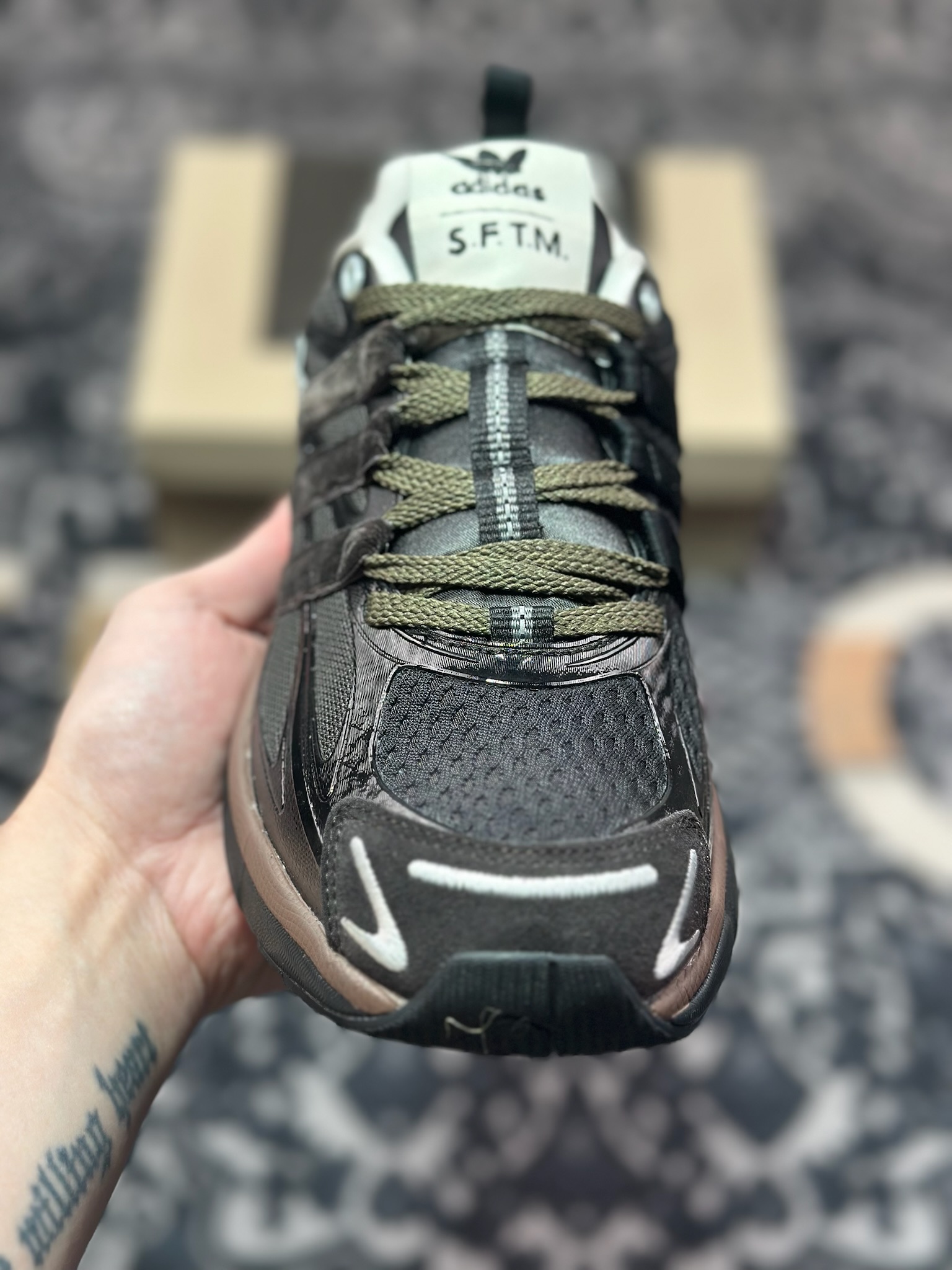 B2240  Song for the Mute x Adidas Adistar Cushion SFTM-004”Black Dark Brown”缓震休闲运动慢跑鞋“联名黑褐米白” JH9007