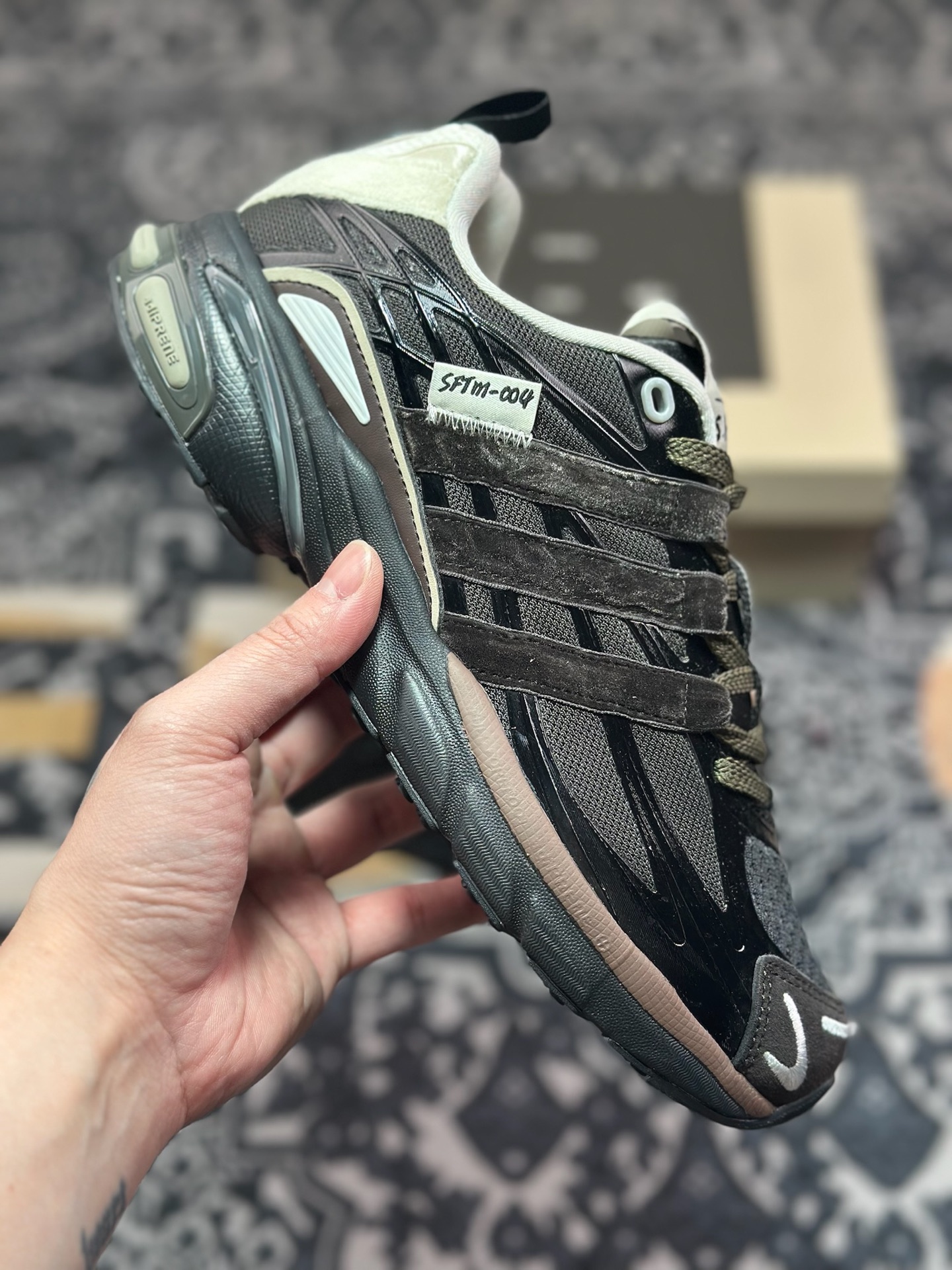B2240  Song for the Mute x Adidas Adistar Cushion SFTM-004”Black Dark Brown”缓震休闲运动慢跑鞋“联名黑褐米白” JH9007