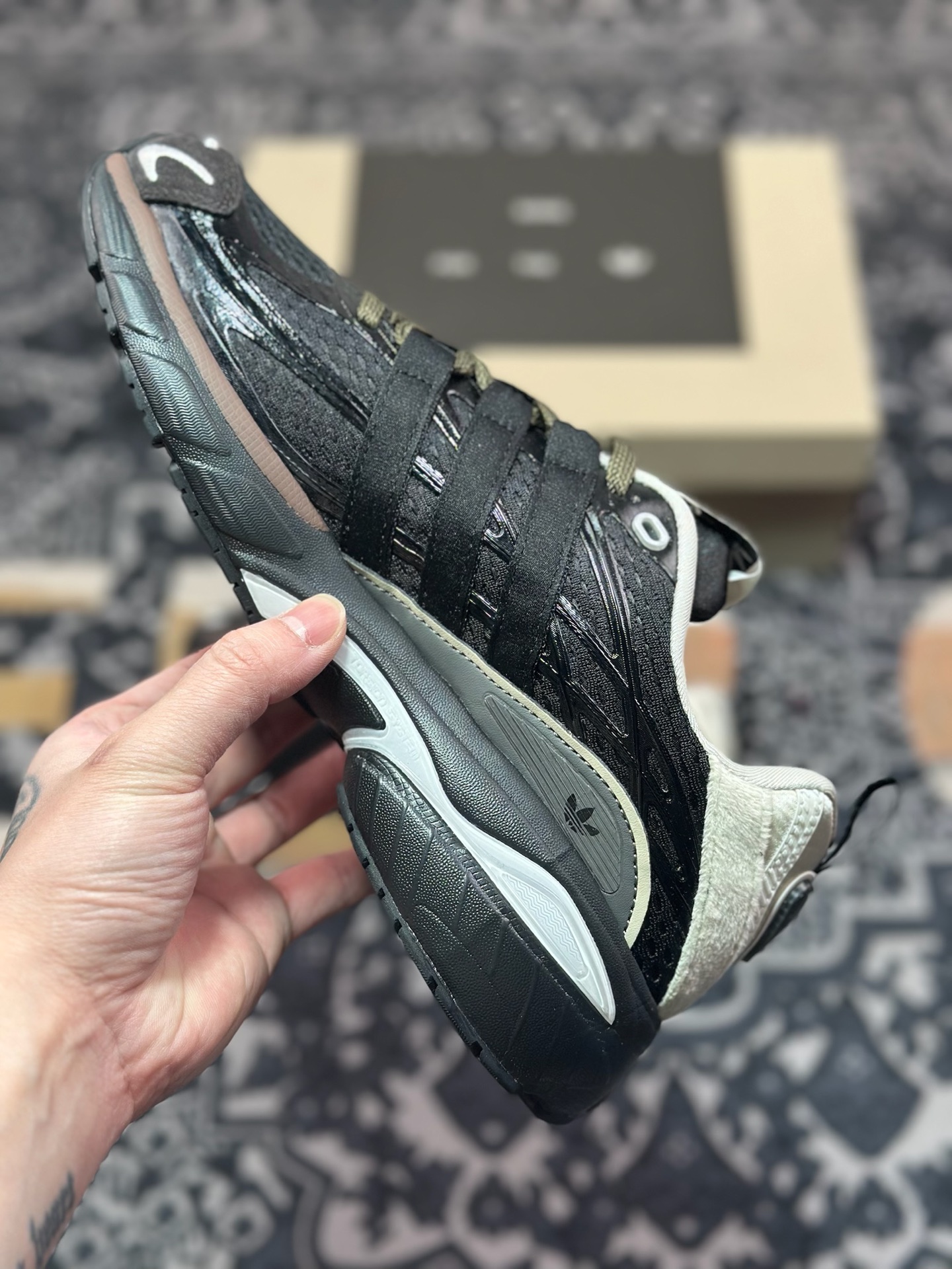 B2240  Song for the Mute x Adidas Adistar Cushion SFTM-004”Black Dark Brown”缓震休闲运动慢跑鞋“联名黑褐米白” JH9007