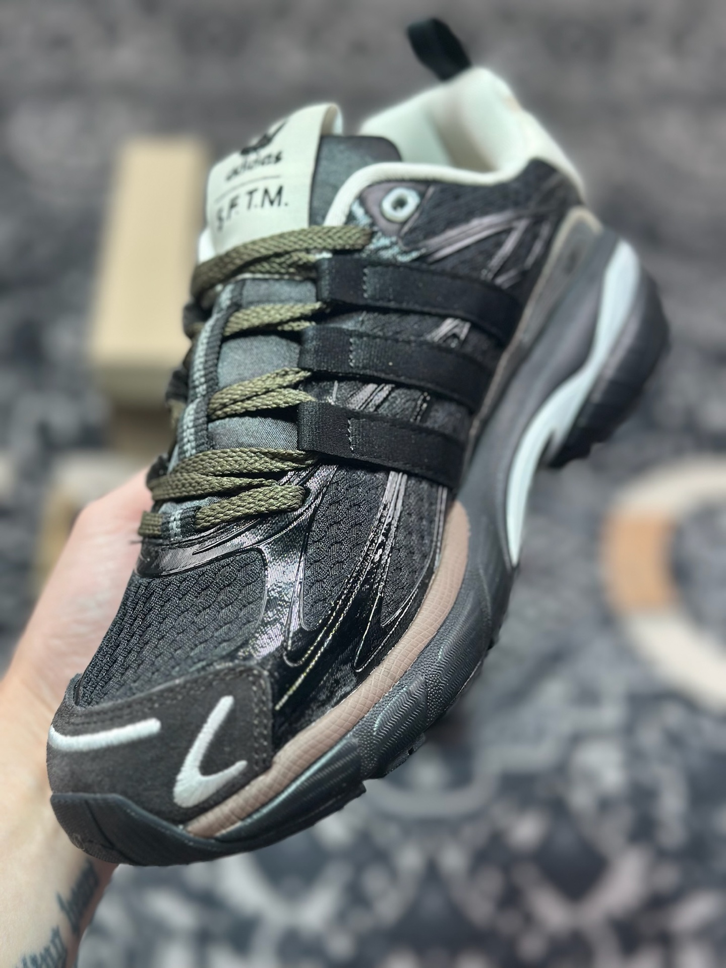 B2240  Song for the Mute x Adidas Adistar Cushion SFTM-004”Black Dark Brown”缓震休闲运动慢跑鞋“联名黑褐米白” JH9007