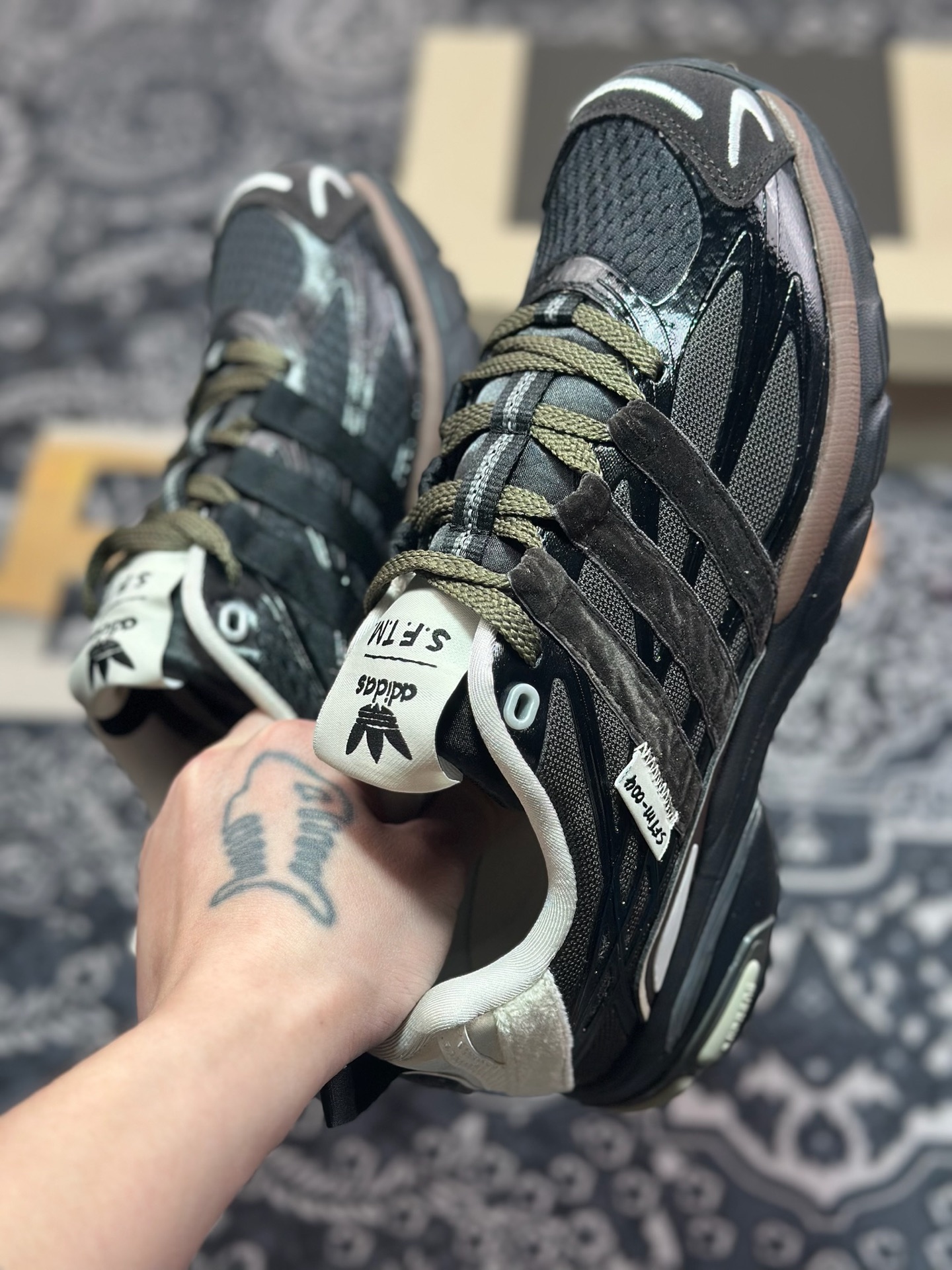 B2240  Song for the Mute x Adidas Adistar Cushion SFTM-004”Black Dark Brown”缓震休闲运动慢跑鞋“联名黑褐米白” JH9007